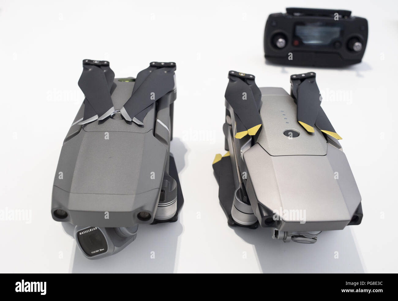 Hong Kong, Hong Kong Island. 24th Aug, 2018. A drone size comparison  between the new DJI Mavic 2 Pro (Left) and DJI Mavic Pro Platinum (Right)  at the Chinese multinational technology company