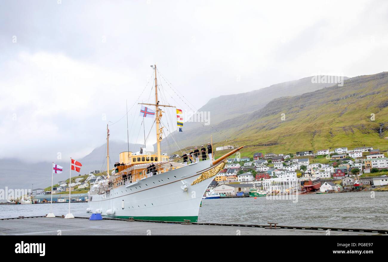 Crown Prince Frederik, Crown Princess Mary, Prince Christian, Princess Isabella, Prince Vincent and Princess Josehpine of Denmark arrive with the The Royal Ship, HDMY Dannebrog at the harbour of Klaksv?k, on August 24, 2018, on the 2nd of the 4 days visit to the Faroe Islands Photo : Albert Nieboer/ Netherlands OUT/Point de Vue OUT | Stock Photo