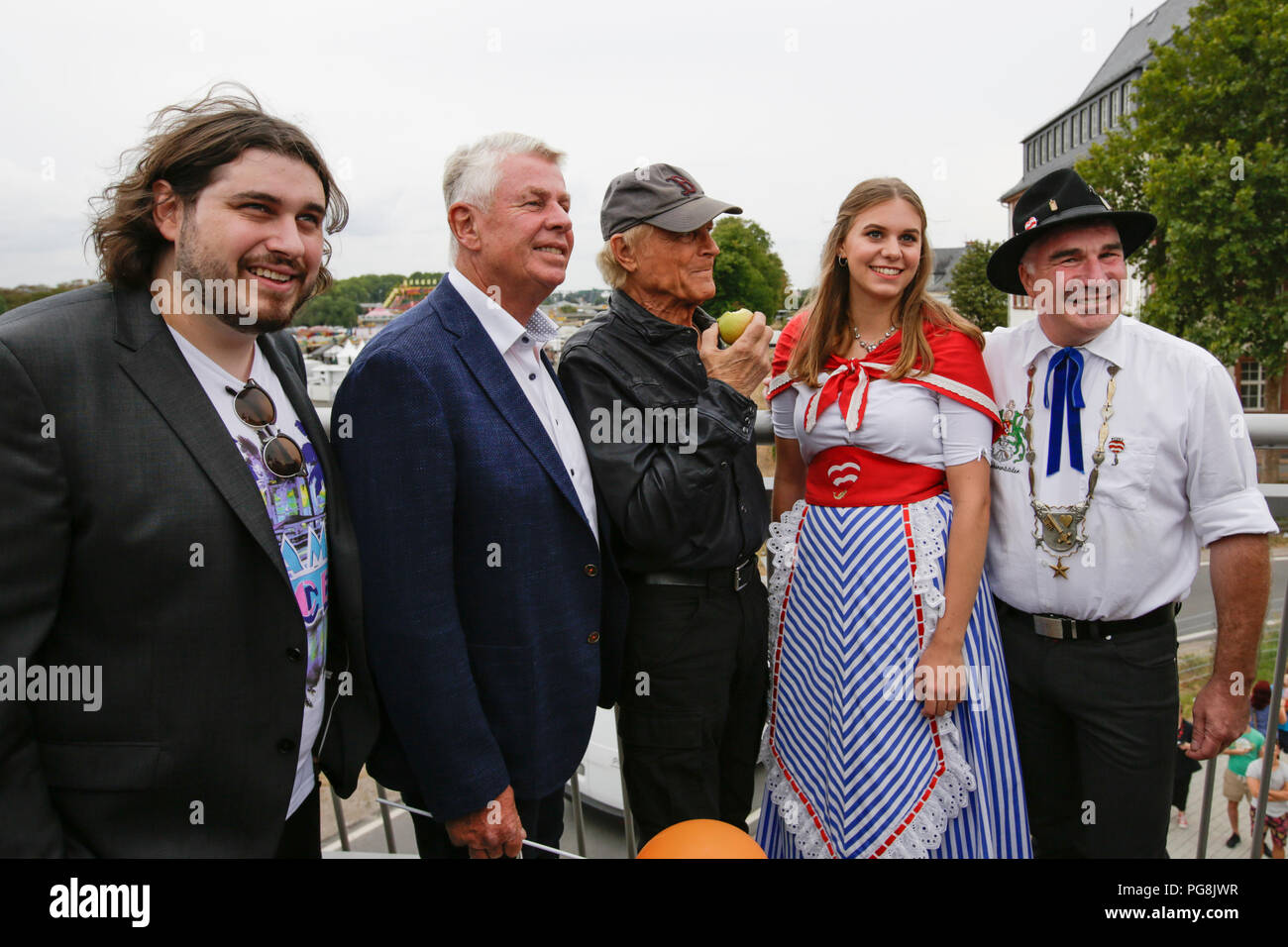 Worms, Germany. 24th August 2018. Actor Peter Englert, who initiated the renaming of the bridge to Terence-Hill-Bridge, the Lord Mayor of Worms Michael Kissel, Terence Hill, the Backfishbide Beatrice Duda and the mayor of the fishermen’s lea Markus Trapp pose from left to right for the cameras. Italian actor Terence Hill visited the German city of Worms, to present his new movie (My Name is somebody). Terence Hill added the stop in Worms to his movie promotion tour in Germany, to visit a pedestrian bridge, that is unofficially named Terence-Hill-Bridge (officially Karl-Kubel-Bridge). Stock Photo