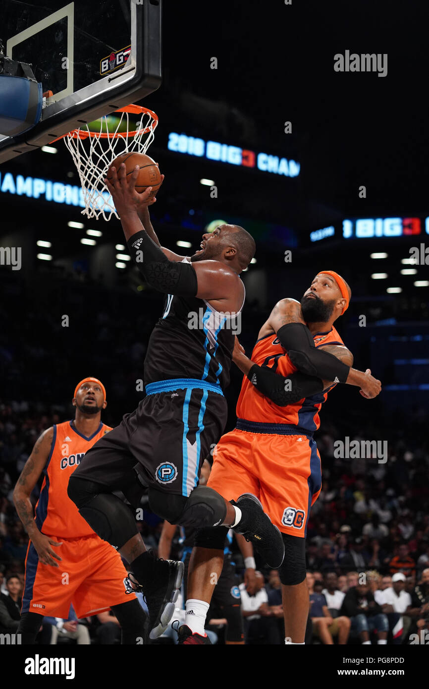 Brooklyn, New York, USA. 24th Aug, 2018. GLEN DAVIS drives to the basket in the BIG3 basketball championship at the Barclays Center in Brooklyn, New York. Credit: Joel Plummer/ZUMA Wire/Alamy Live News Stock Photo