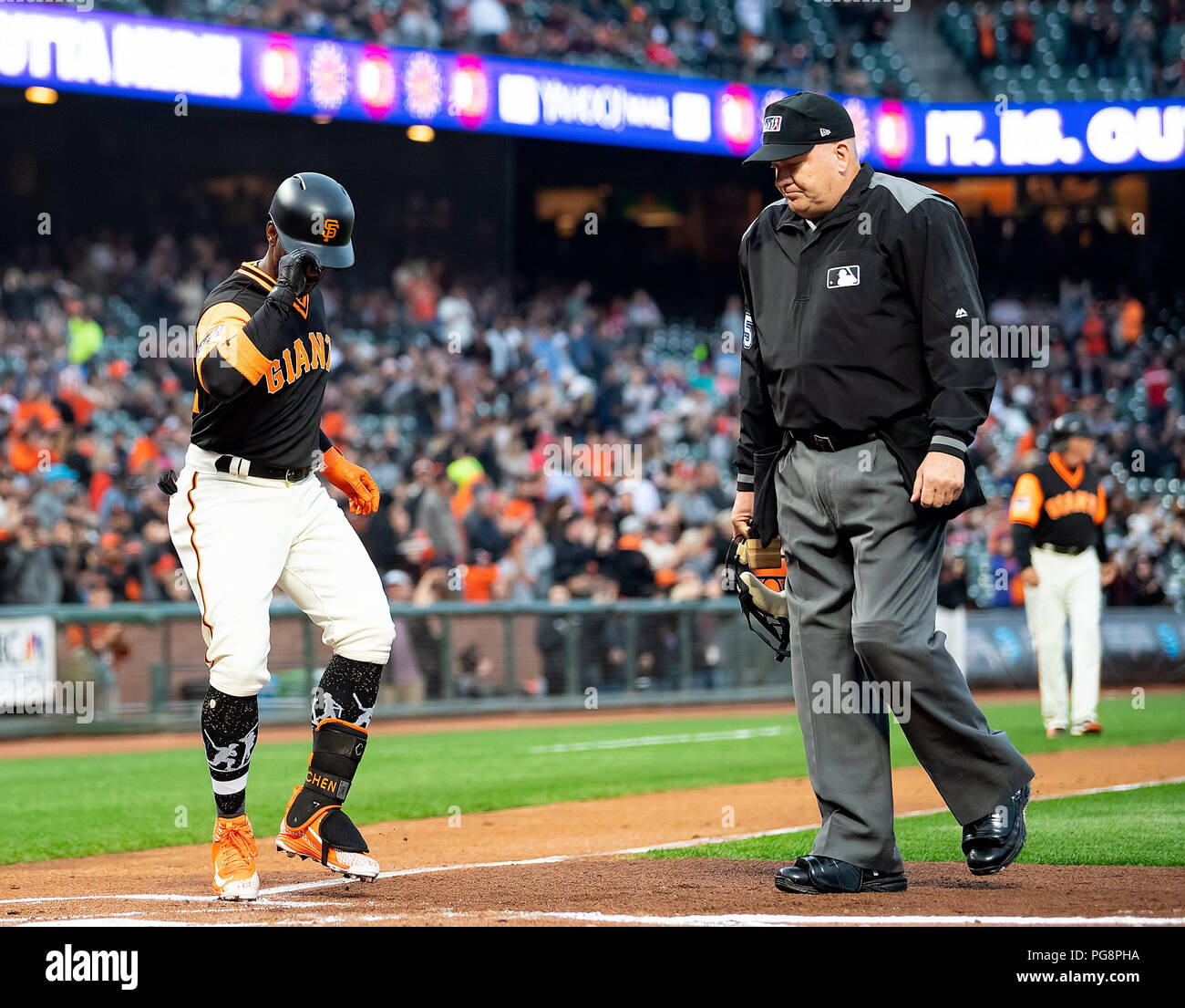 San Francisco, USA. August 24, 2018: San Francisco Giants right fielder Andrew McCutchen (22) celebrates a lead off home run as umpire Jeff Nelson looks on, during a MLB game between the Texas Rangers and the San Francisco Giants at AT&T Park in San Francisco, California. Valerie Shoaps/CSM Credit: Cal Sport Media/Alamy Live News Stock Photo