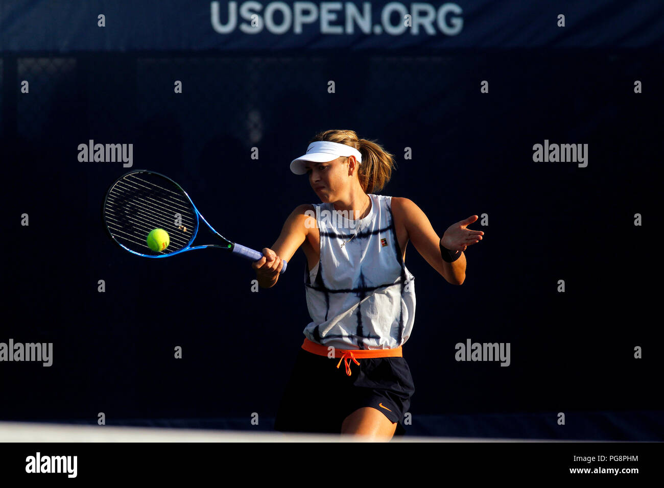 New York, USA, August 24, 2018 - US Open Tennis Practice:  Maria Sharapova strikes a forehand during  practice today at the Billie Jean King National Tennis Center in Flushing Meadows, New York, as players prepared for the U.S. Open which begins next Monday. Credit: Adam Stoltman/Alamy Live News Stock Photo