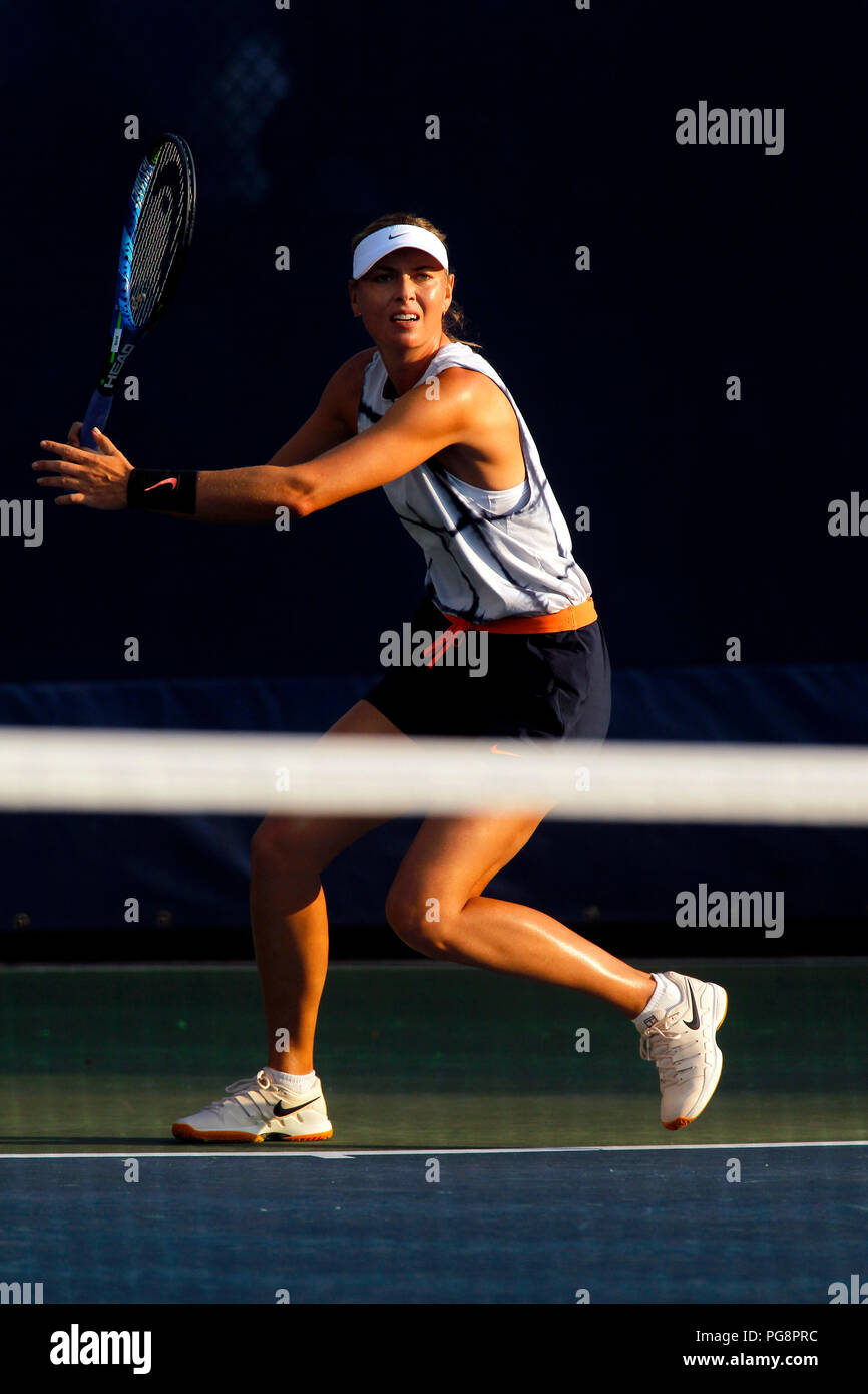 New York, USA, August 24, 2018 - US Open Tennis Practice:  Maria Sharapova sets up a forehand during  practice today at the Billie Jean King National Tennis Center in Flushing Meadows, New York, as players prepared for the U.S. Open which begins next Monday. Credit: Adam Stoltman/Alamy Live News Stock Photo