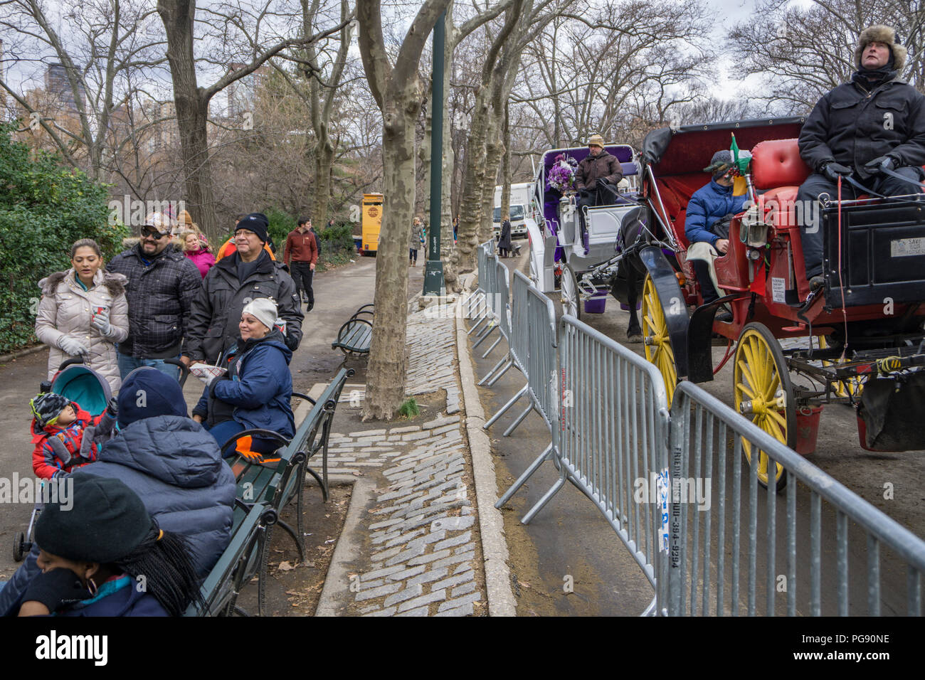 Central park carriages hi-res stock photography and images - Alamy