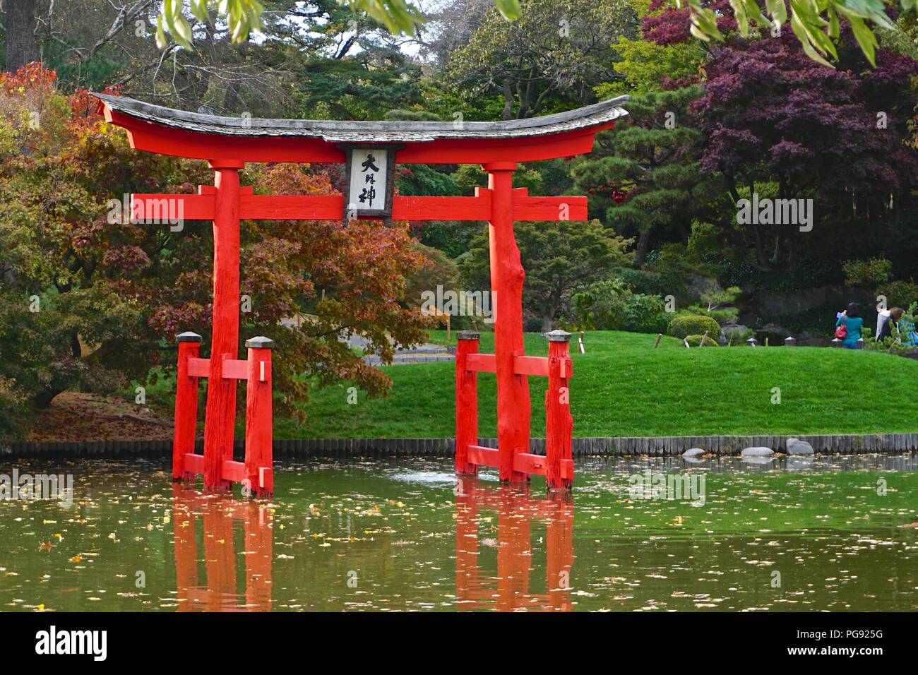 Brooklyn Botanic Garden Ny The Torii Gateway In The Japanese Hill And Pond Garden One Of The Oldest Japanese Inspired Gardens Outside Of Japan Stock Photo Alamy Brooklyn Botanic Garden Ny The Torii Gateway In The Japanese Hill And Pond Garden One Of The Oldest Japanese Inspired Gardens Outside Of Japan Stock Photo Alamy