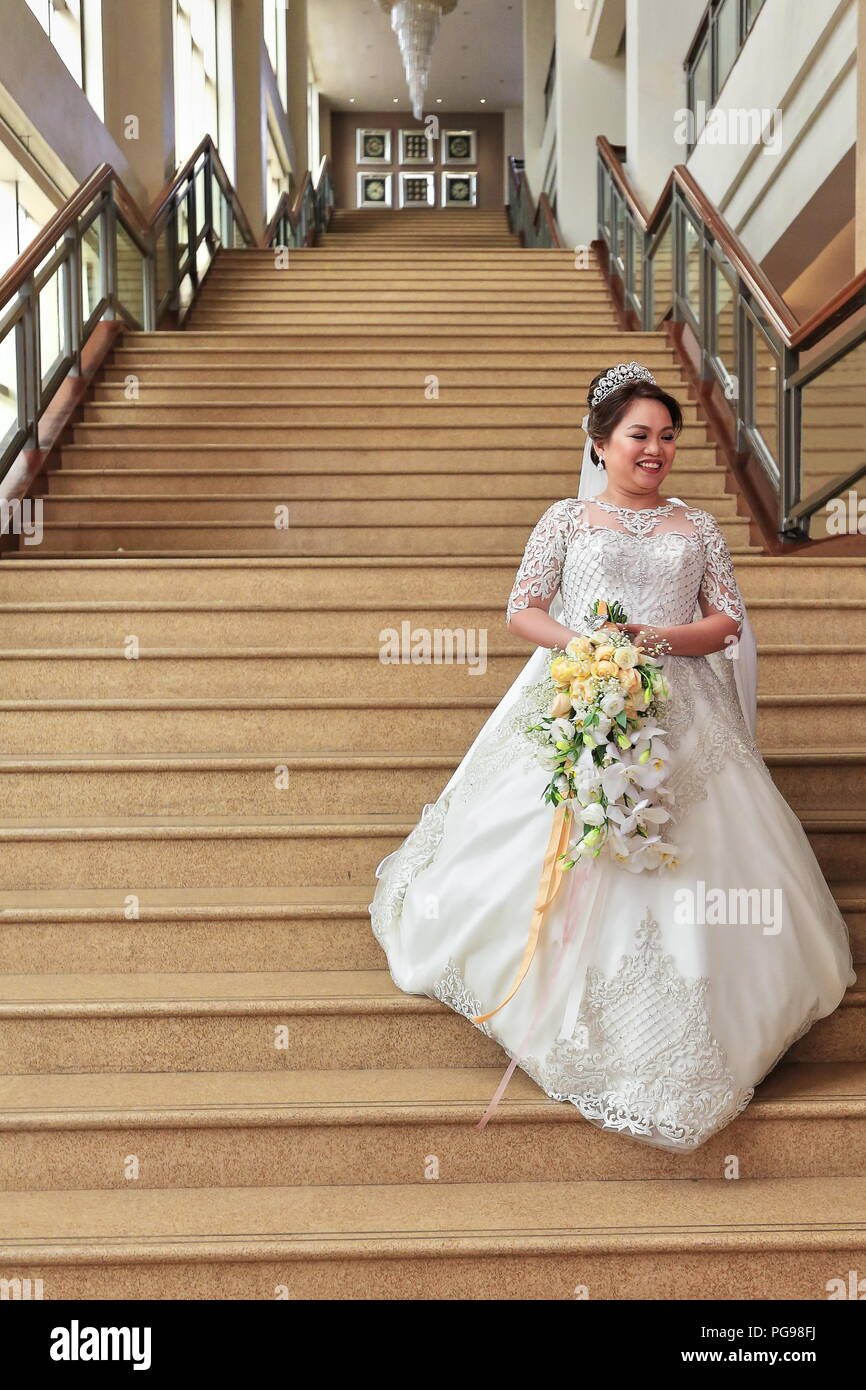 Cebu city, Philippines-October 18, 2016: Bride in her wedding dress on her  wedding day walks down a monumental stairway to get into the bridal car wai  Stock Photo - Alamy