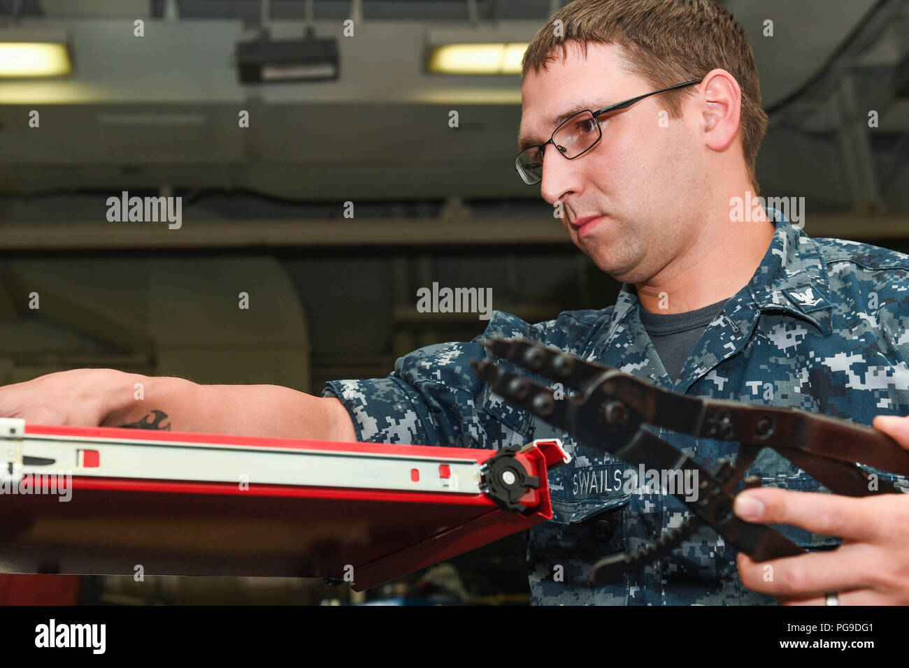 180823-N-MK318-0026 NORFOLK, Va. (Aug. 23, 2018) Aviation Machinist's Mate 3rd Class Palmer Swails organizes tools in a jet shop aboard the Nimitz-class aircraft carrier USS Harry S. Truman (CVN 75). Harry S. Truman is currently moored at Naval Station Norfolk after returning from a regularly scheduled deployment. (U.S. Navy photo by Mass Communication Specialist 3rd Class Victoria Granado/Released) Stock Photo