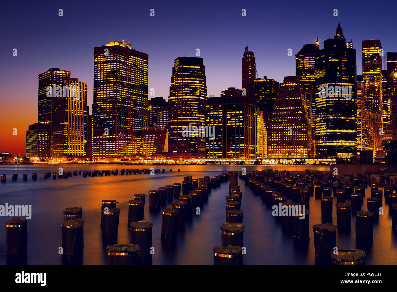 Manhattan skyline dusk skyscrapers hi-res stock photography and images ...