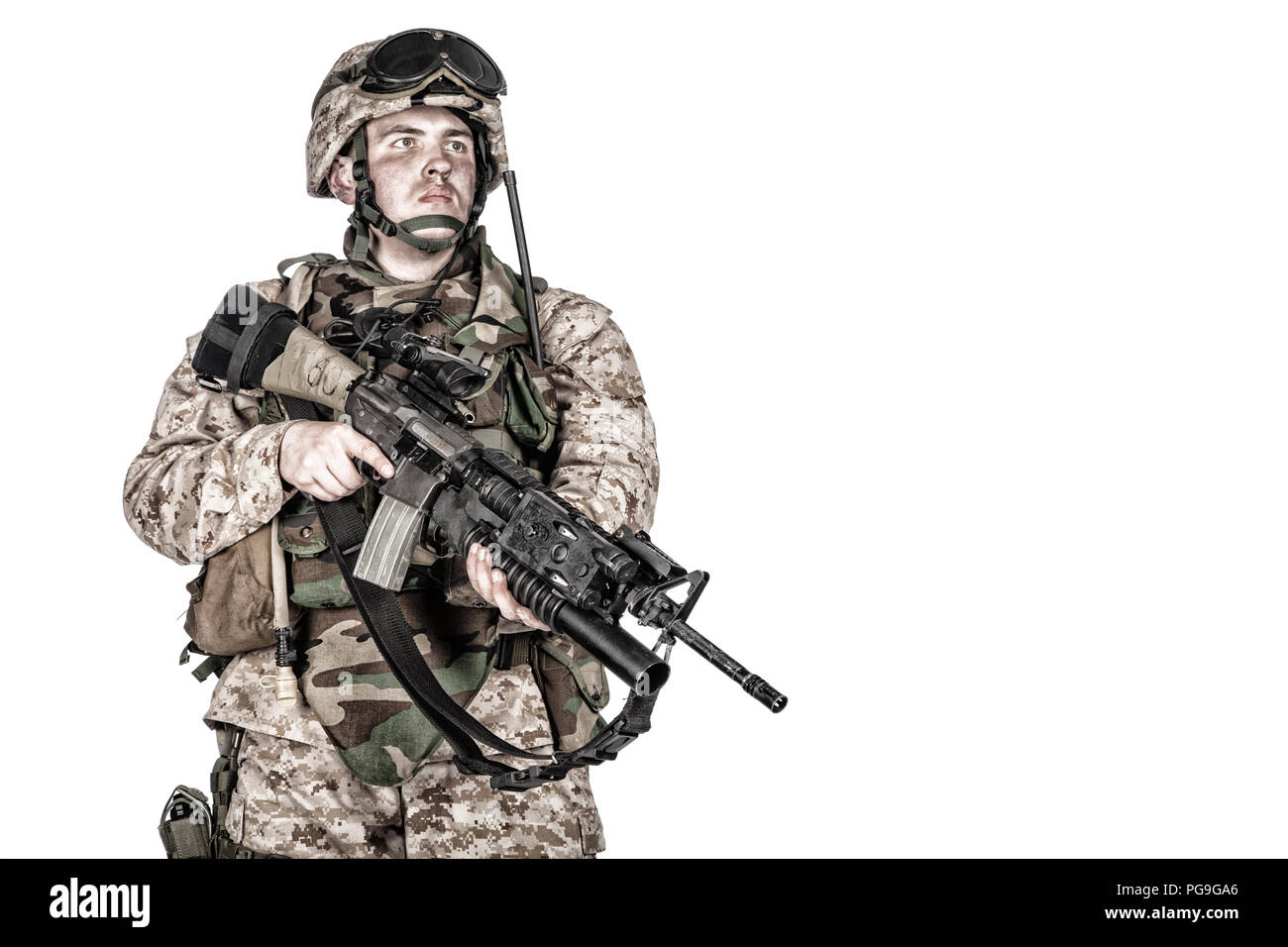 Equipped and armed U.S. Marine Corps rifleman Stock Photo - Alamy