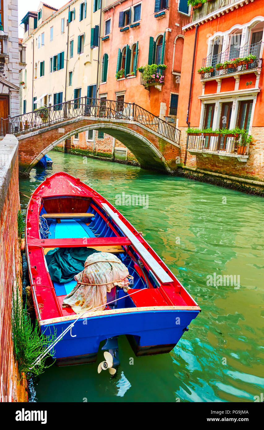 View into small canal in the old town of venice hires stock
