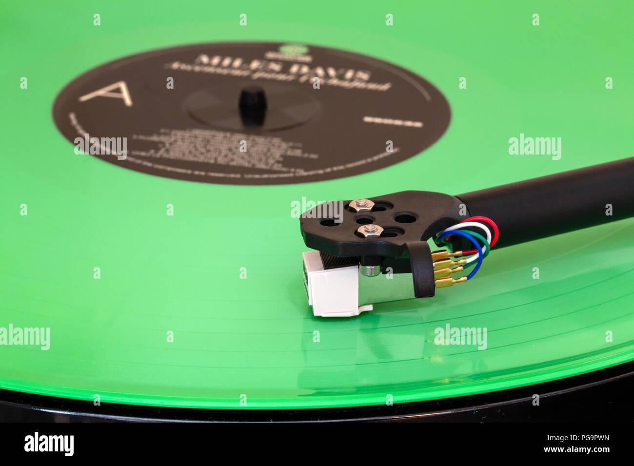 Hifi turntable with tonearm, cartridge and stylus playing on color vinyl record Stock Photo