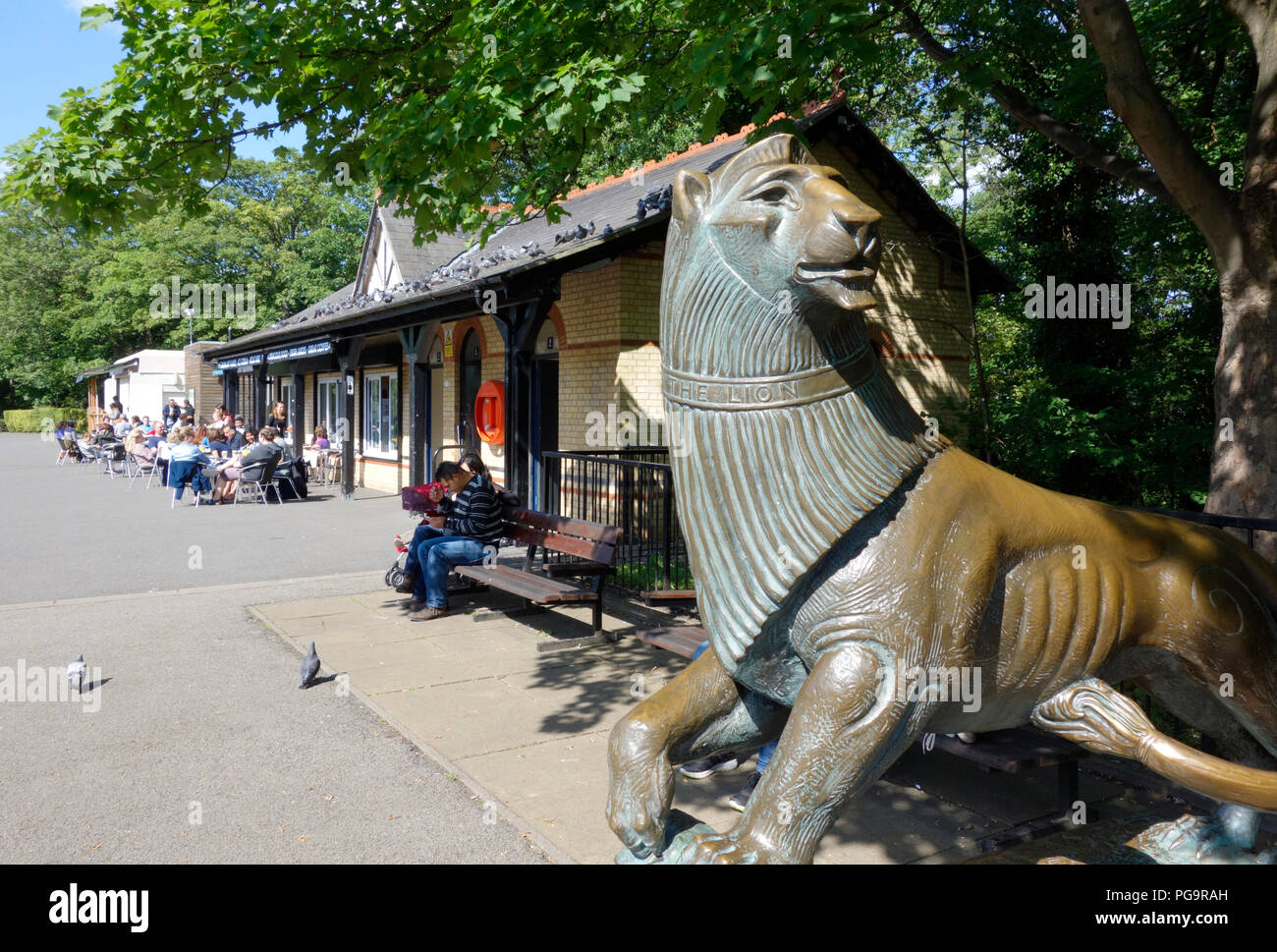 Leo the Lion beside the boating lake at Alexandra Park Stock Photo