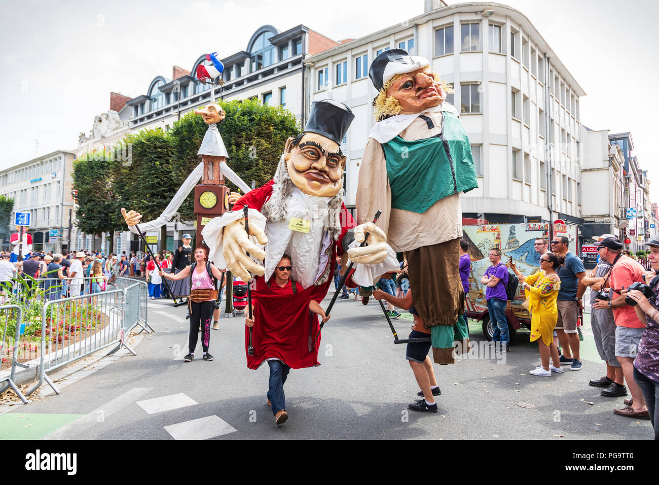 Parade of the Giants, Les Fetes de Gayant, an annual festival celebrating  the Giant as the symbol of Douai when large manikins representing the  Gayant Stock Photo - Alamy