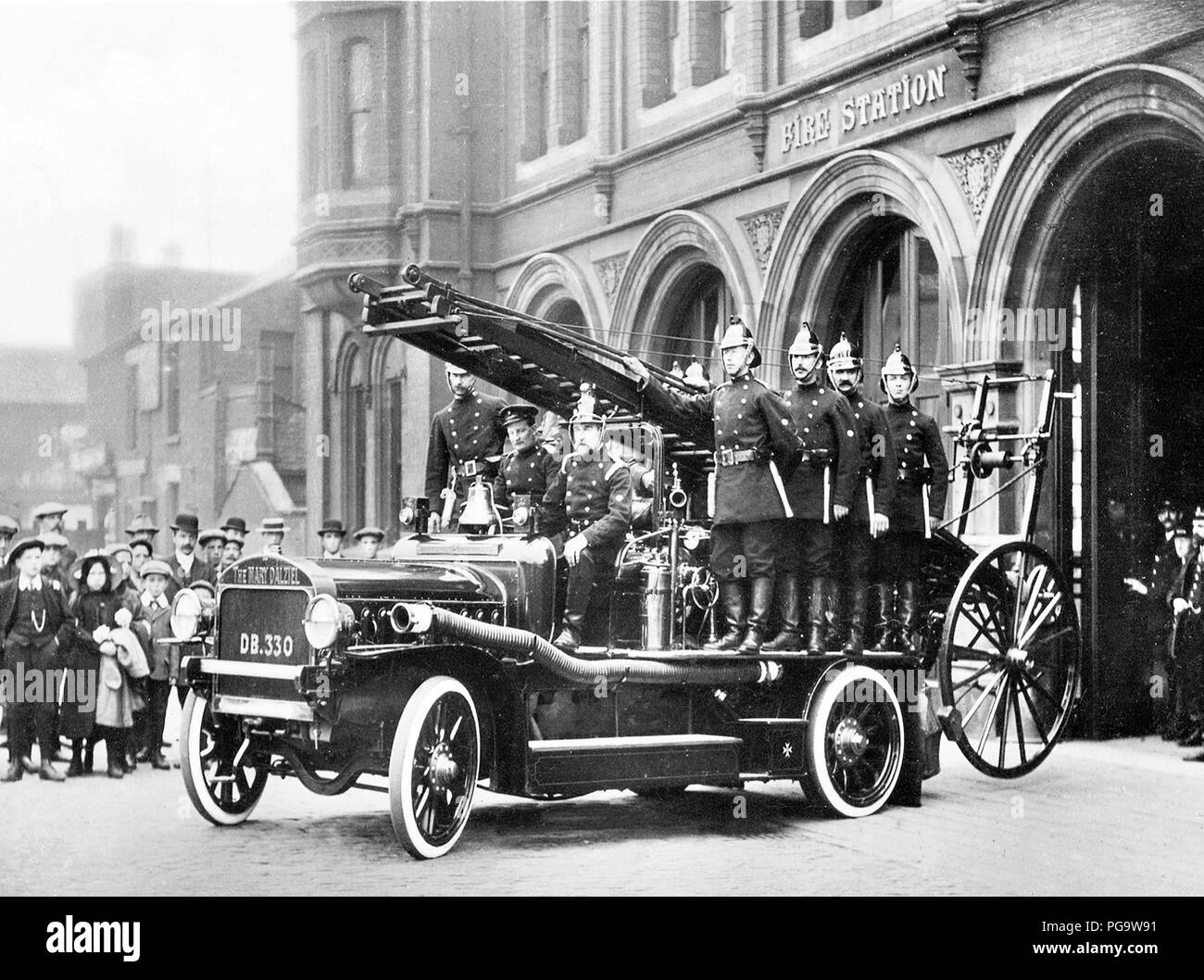 1915 Fire Fighters and Fire Engine CA Old Vintage Photo 8.5 x 11 Reprint LA