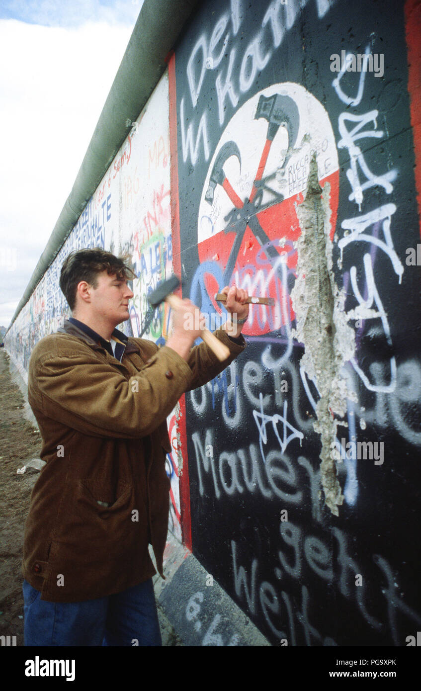 Berlin wall fall hammer hires stock photography and images Alamy