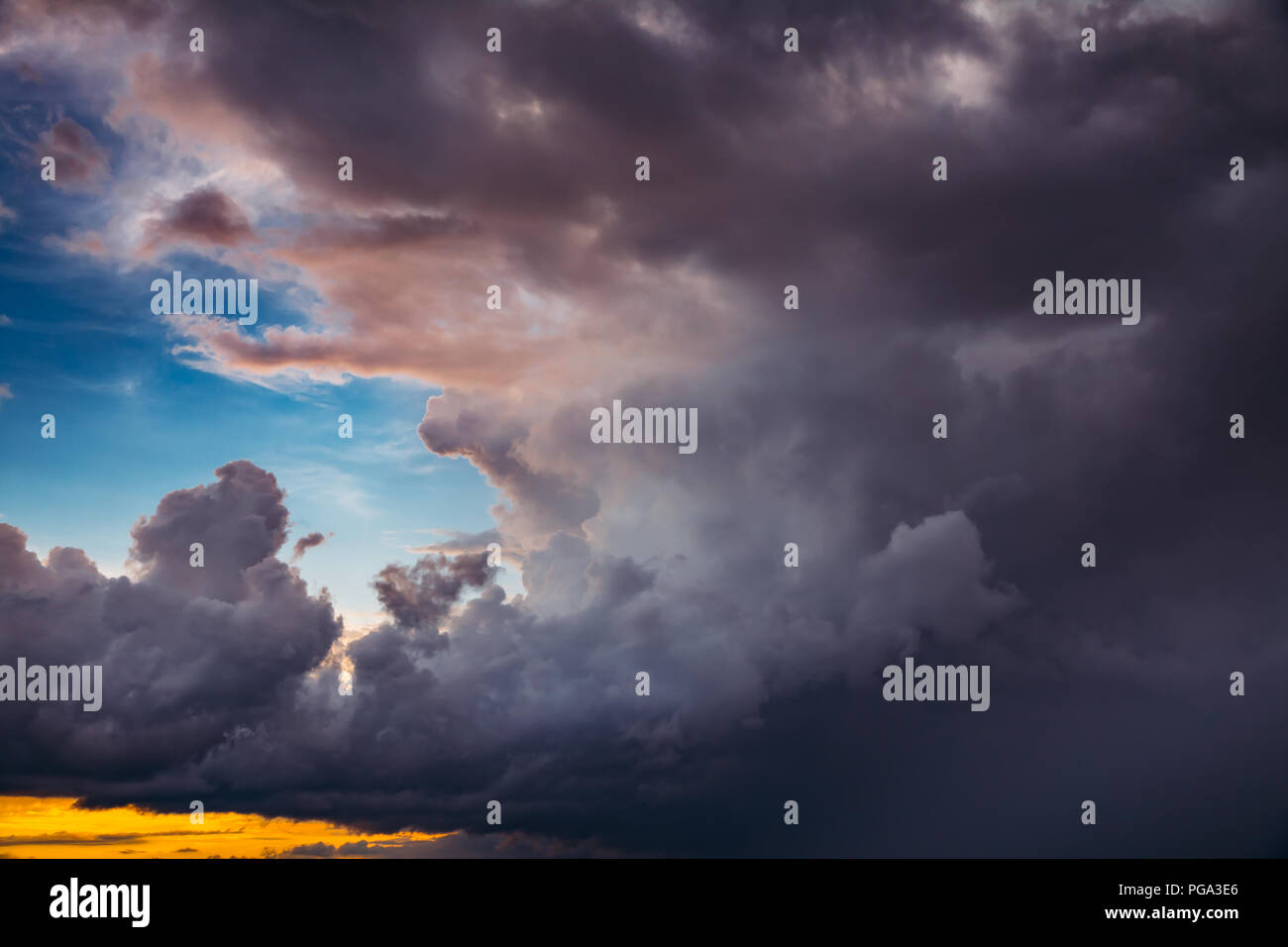Cloudy Sky. Dramatic Sky With Fluffy Clouds In Sunny Day Before Storm. Stock Photo
