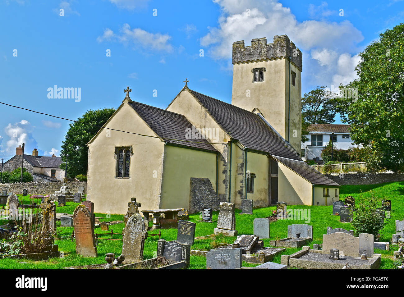 Well tended church grounds hi-res stock photography and images - Alamy