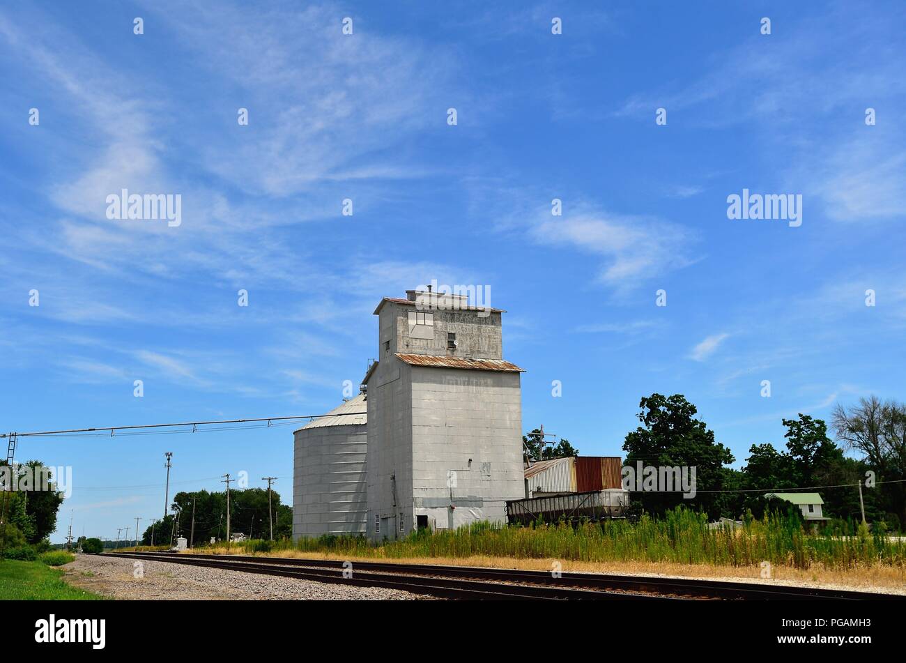 Grain elevator railroad illinois hires stock photography and images