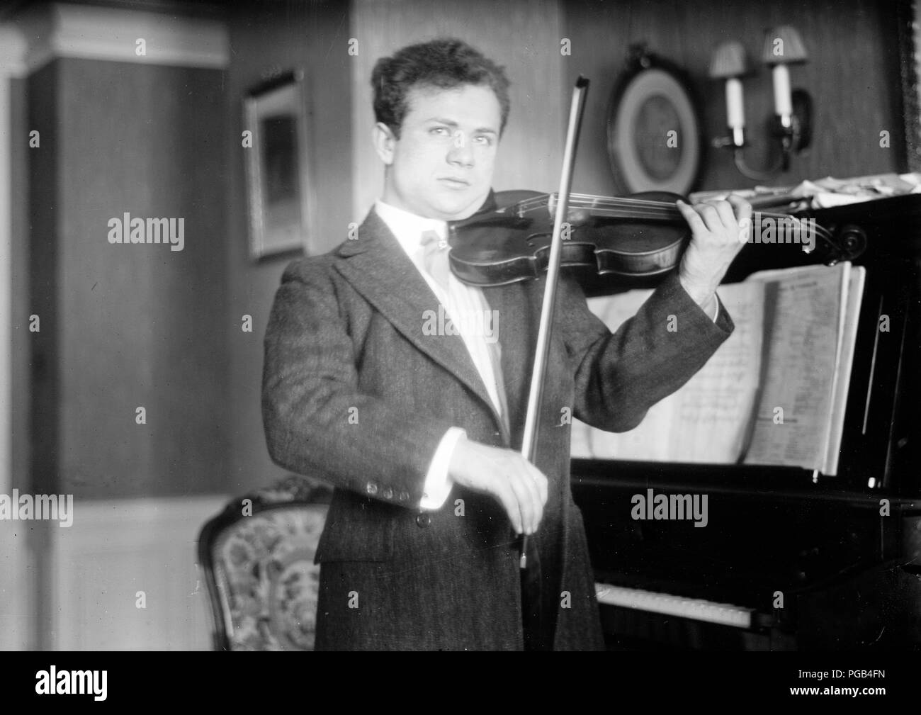 Mischa elman violin Black and White Stock Photos & Images Alamy