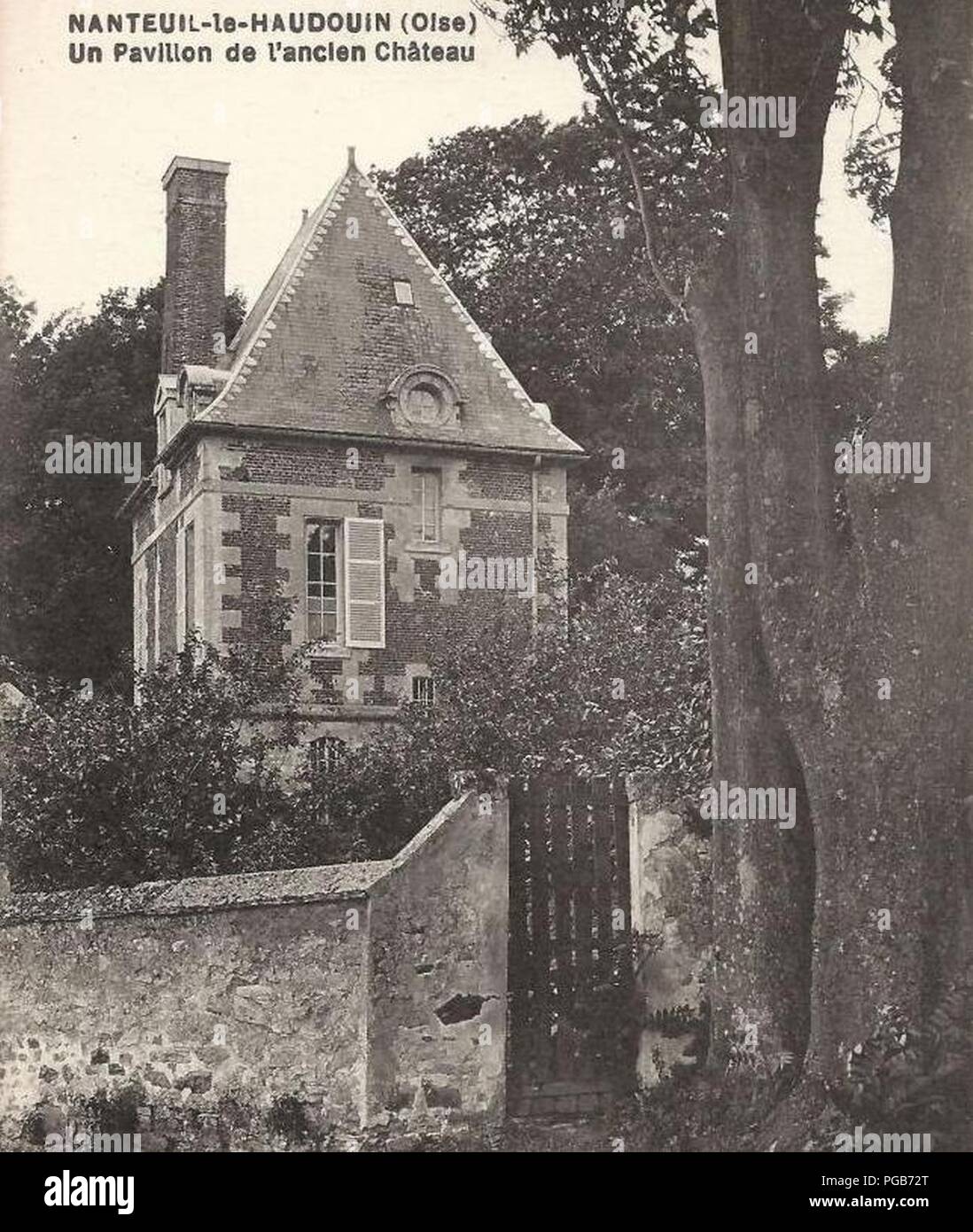 Autre vue d'un pavillon de l'ancien chateau de nanteuil Stock Photo Alamy