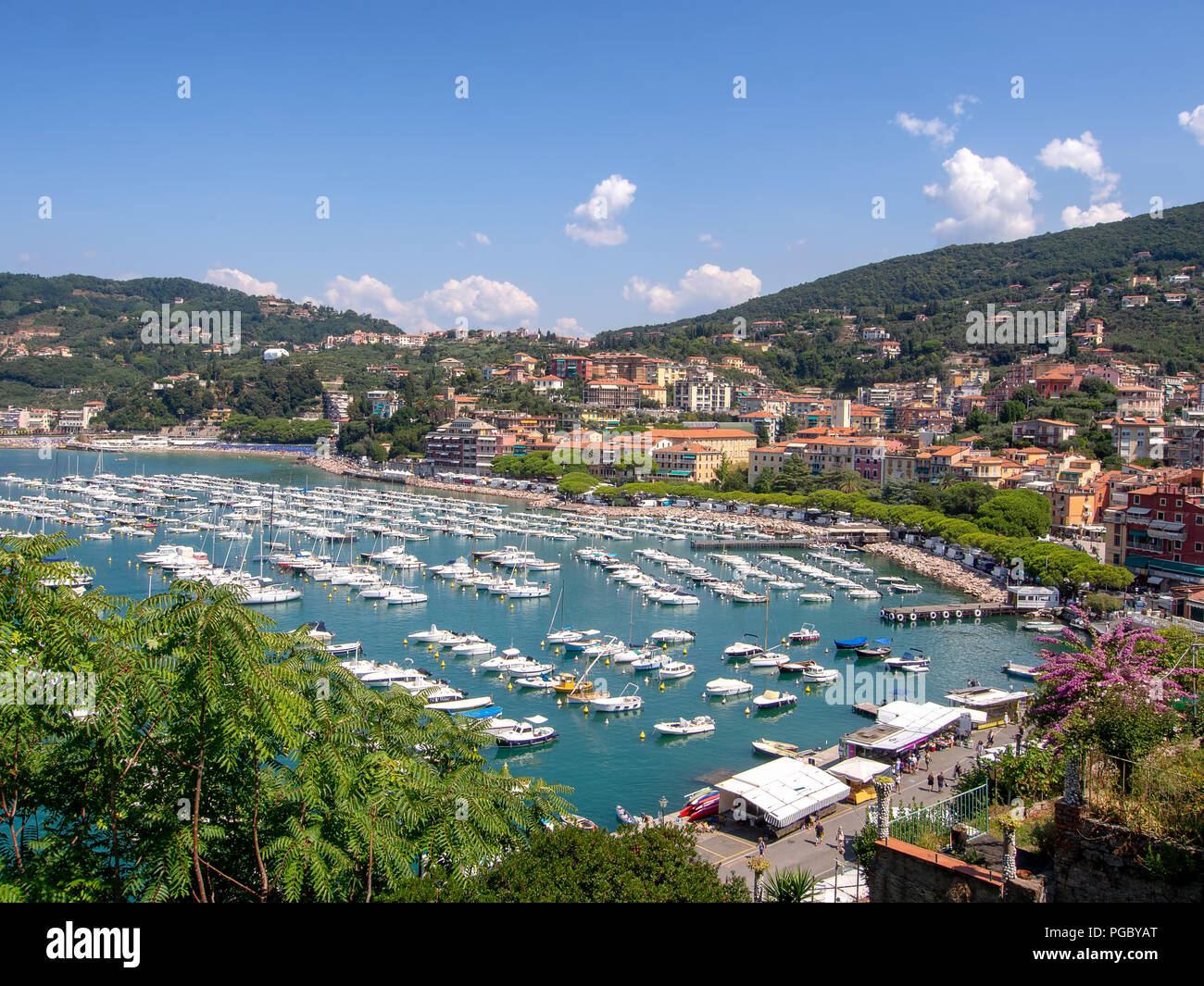 LERICI, LIGURIA, ITALY - AUGUST 18, 2018: View across the bay of popular tourist destination of Lerici on the Mediterranean coast, Italy. Busy sunny summer day. Looking towards San Terenzo village. Stock Photo
