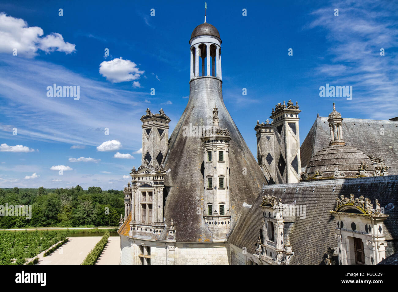 Le Chateau De Chambord Est Un Chateau Francais Situe Dans La Commune De Chambord Architecture Extraordinaire Imaginee Pour La Gloire De Francois I Stock Photo Alamy