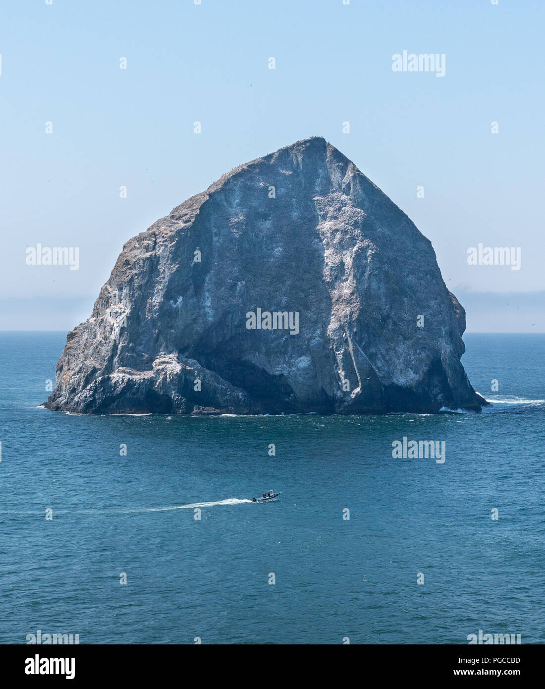 Haystack rock oregon coast hi-res stock photography and images - Alamy