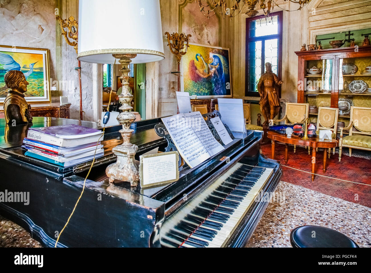 Italy Veneto Mira: Villa Barchessa Valmanara: piano hall Stock Photo
