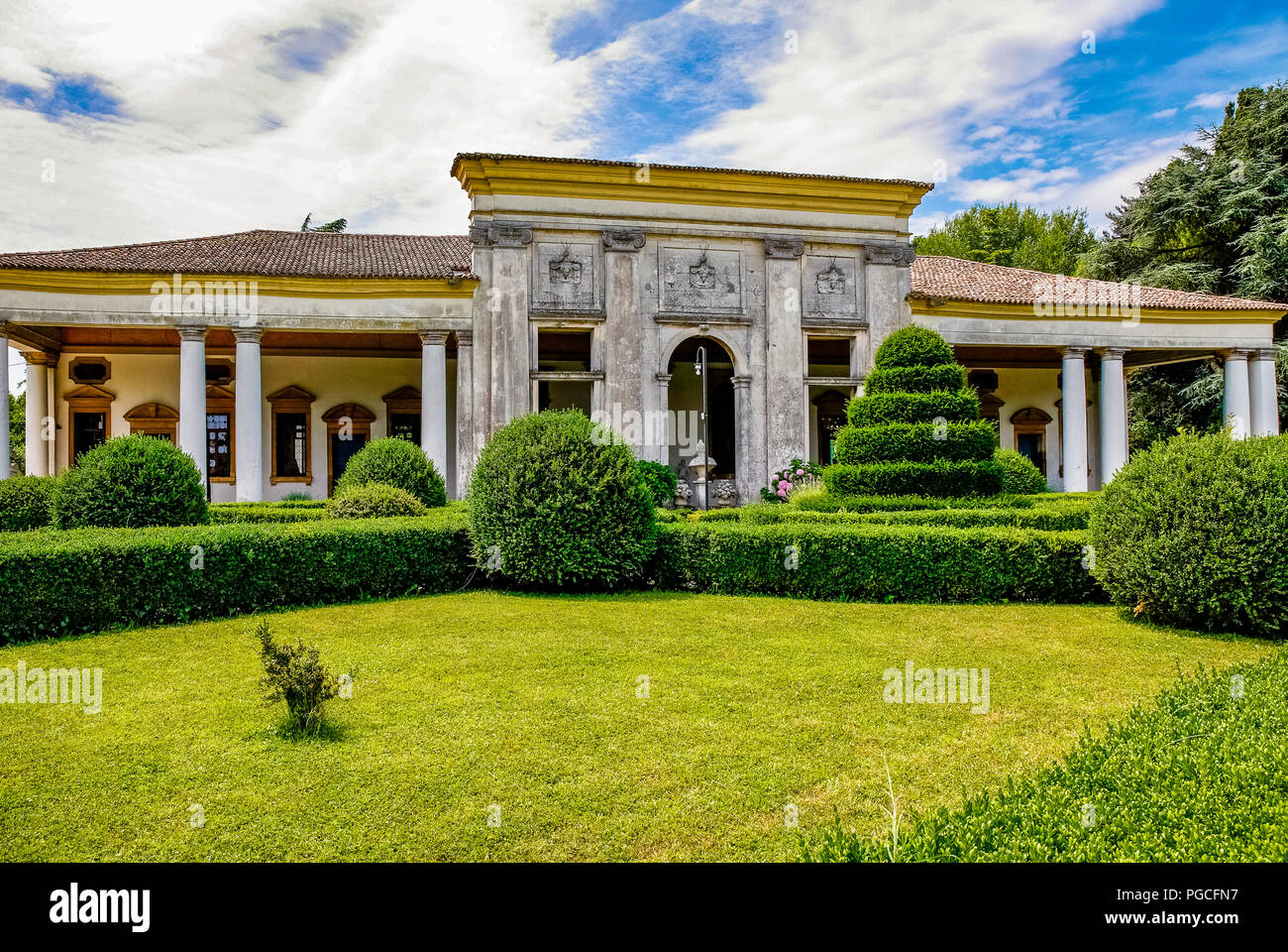 Italy Veneto Mira: Villa Barchessa Valmanara: villa facade and garden Stock Photo