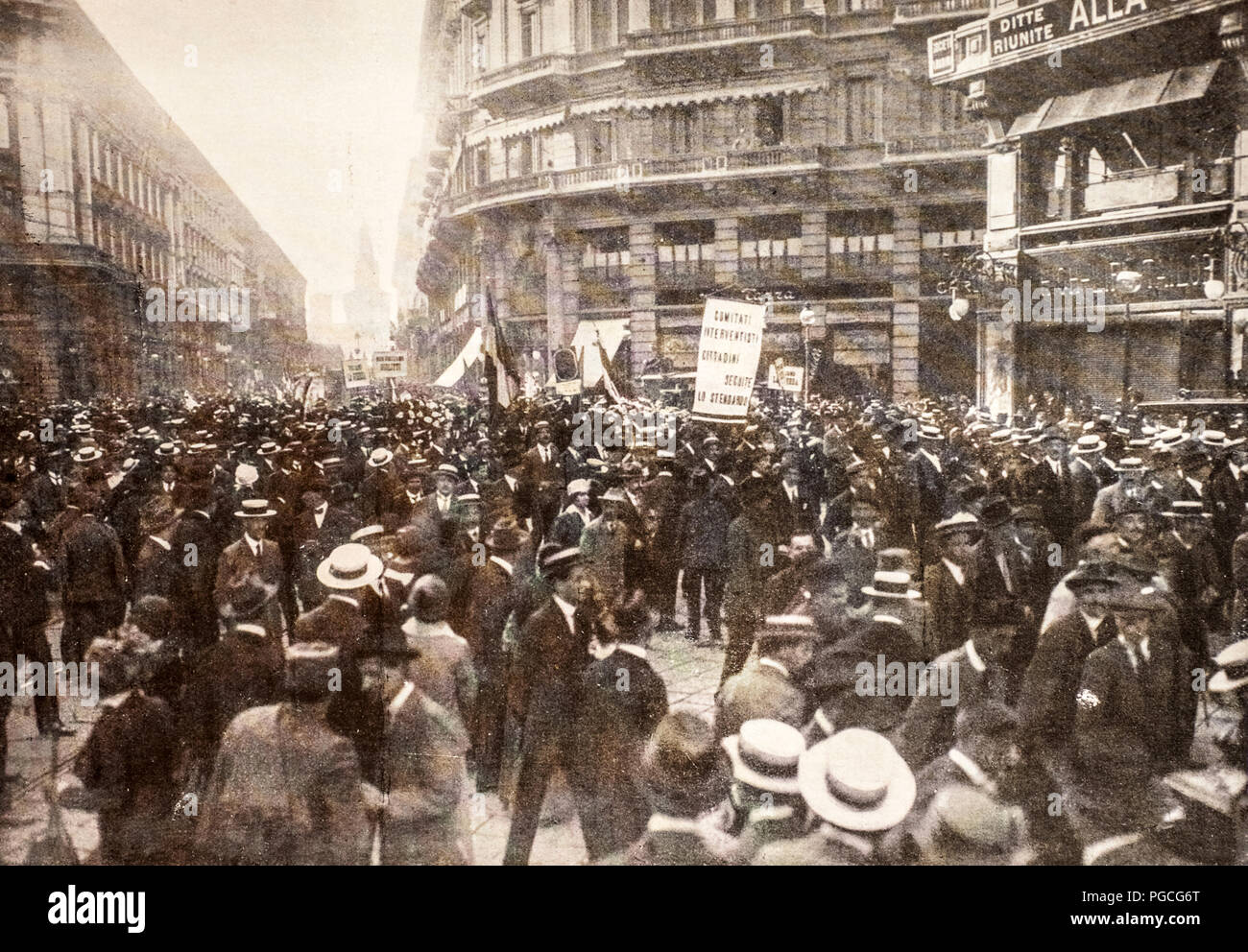 Italy First Mondial War Milan  a large popular cortege in favor of the war in the streets of the city Stock Photo