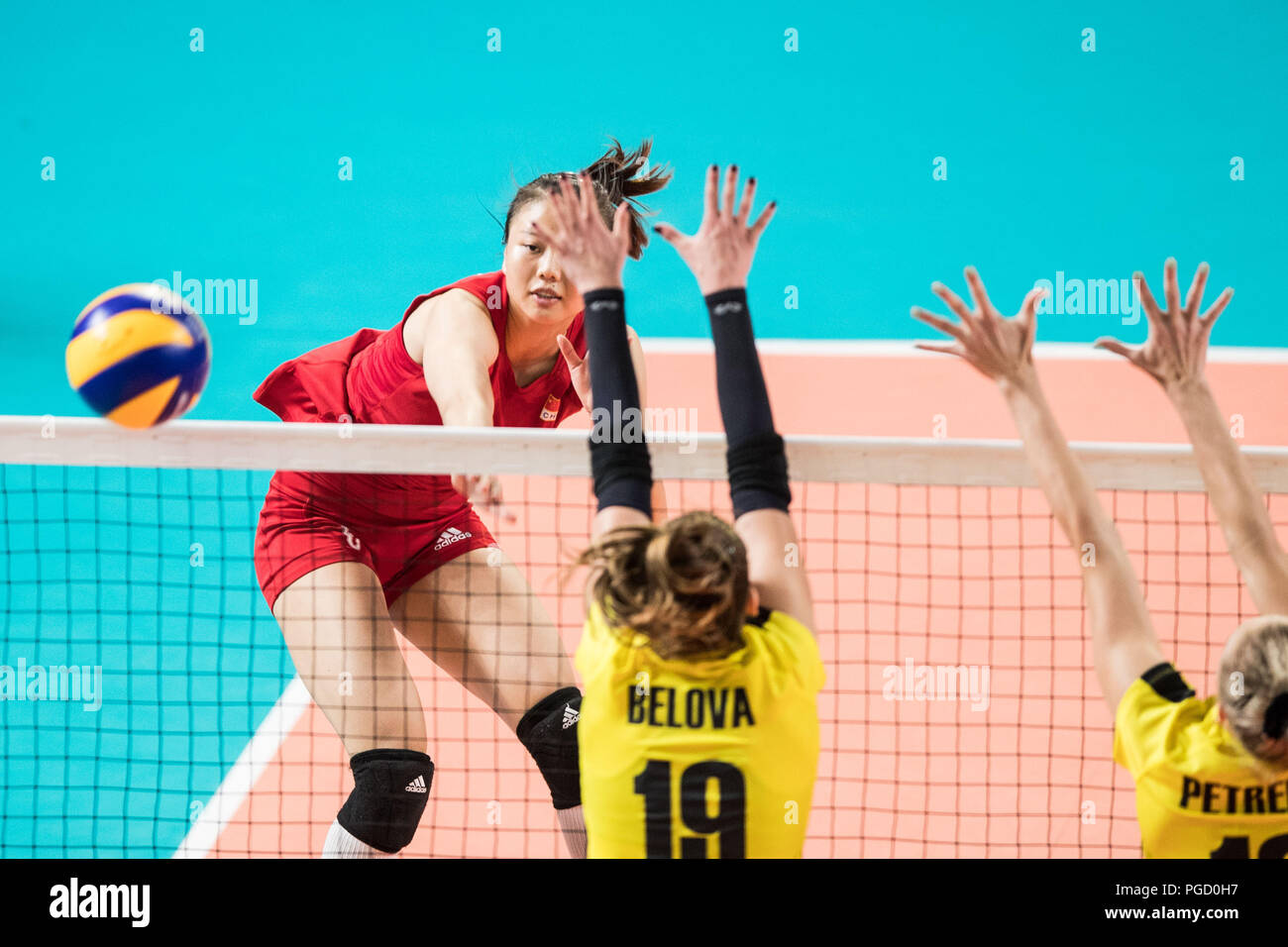 180825)? JAKARTA, Aug. 25, 2018 (Xinhua) -- Gong Xiangyu (L) of China  competes during women's volleyball tournament Pool B match between China  and Kazakhstan at the 18th Asian Games in Jakarta, Indonesia,