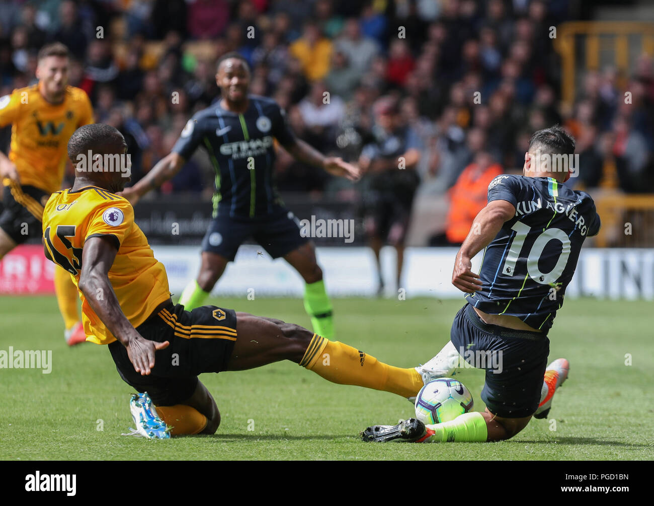 Football premier league tackle hi-res stock photography and images
