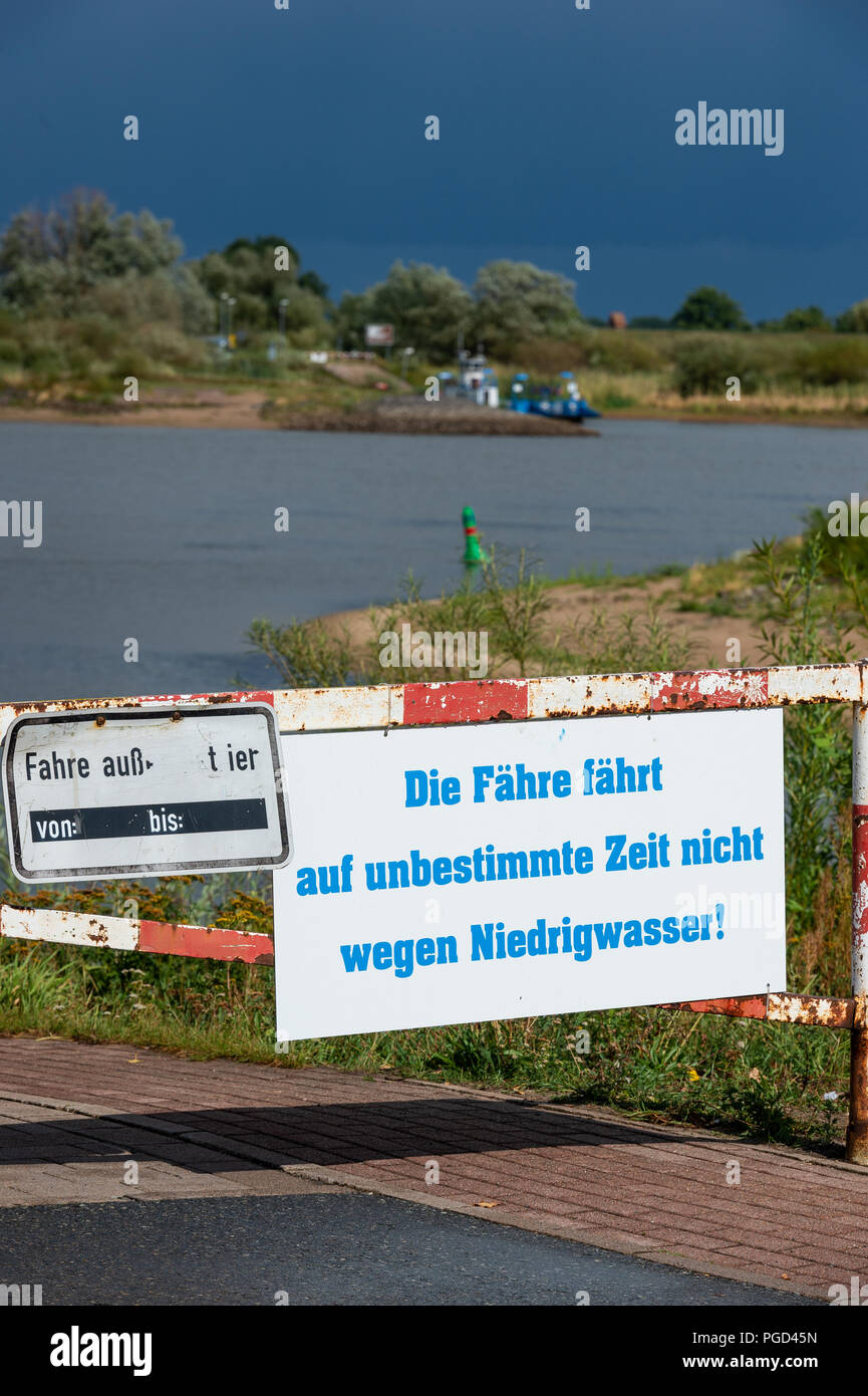 Bleckede, Germany. 25th Aug, 2018. 'The ferry does not run for an indefinite period of time because of low water' is written on a sign at the jetty of the Elbe ferry 'Amt Neuhaus'. The water level of the Elbe at Neu Darchau has reached its lowest level since records began in 1892. Credit: Philipp Schulze/dpa/Alamy Live News Stock Photo