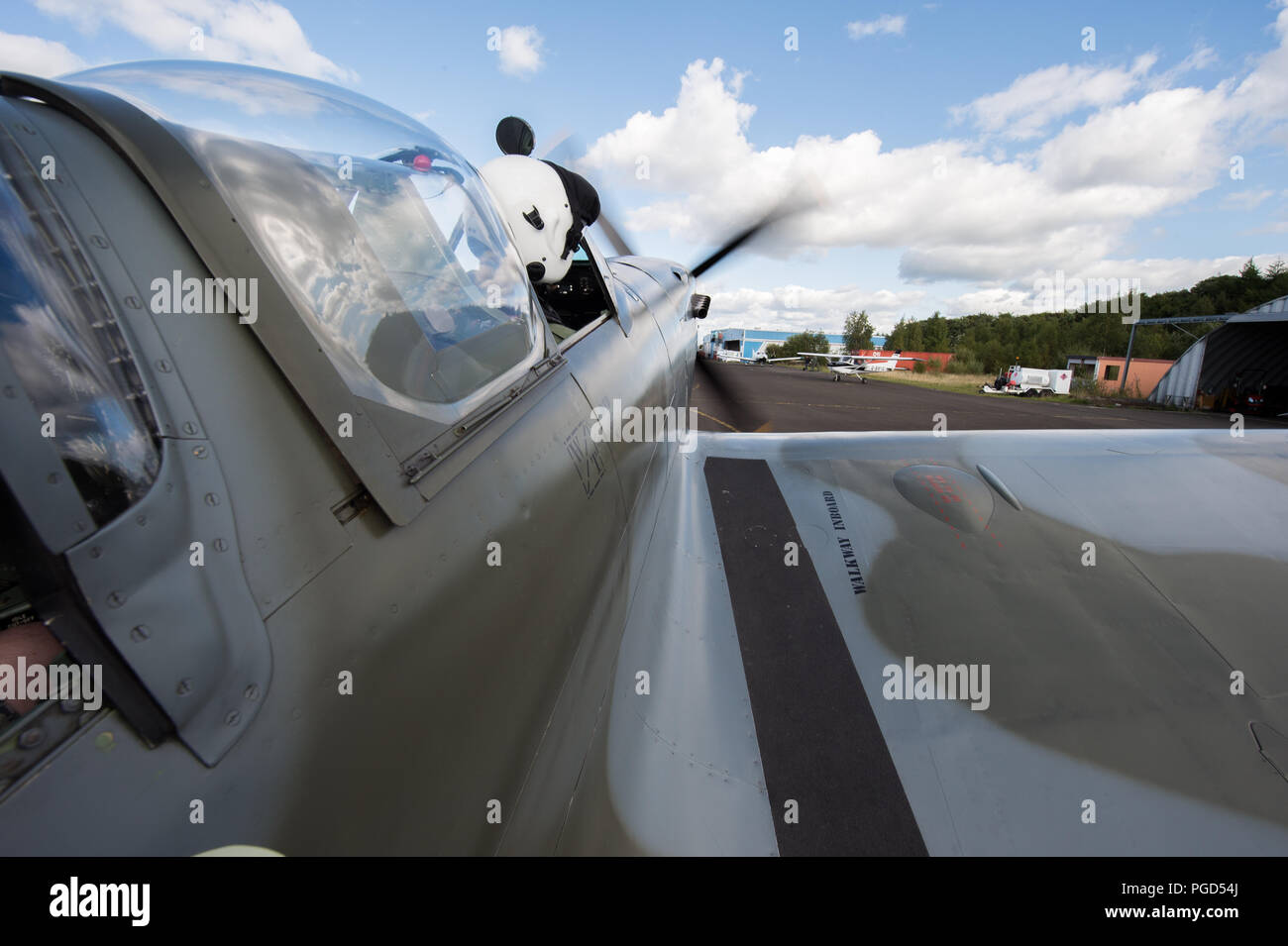 Raf pilot helmet hi-res stock photography and images - Alamy