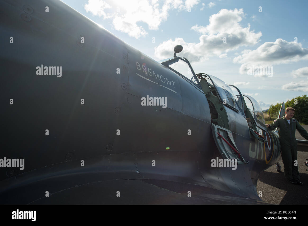 Cumbernauld, Scotland, UK. 25th Aug 2018. Special Spitfire flights at Cumbernauld Airport, Cumbernauld, Scotland, UK - 25th August 2018 Credit: Colin Fisher/Alamy Live News Stock Photo