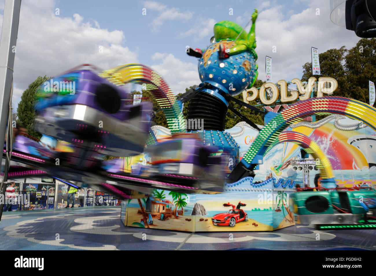Worms, Germany. 25th August 2018. Te Polyp amusement ride at the 2018 Backfischfest fun fair. The largest wine and funfair along the Rhine, the Backfischfest started in Worms with the traditional handing over of power from the Lord Mayor to the mayor of the fishermen’s lea. Credit: Michael Debets/Alamy Live News Stock Photo