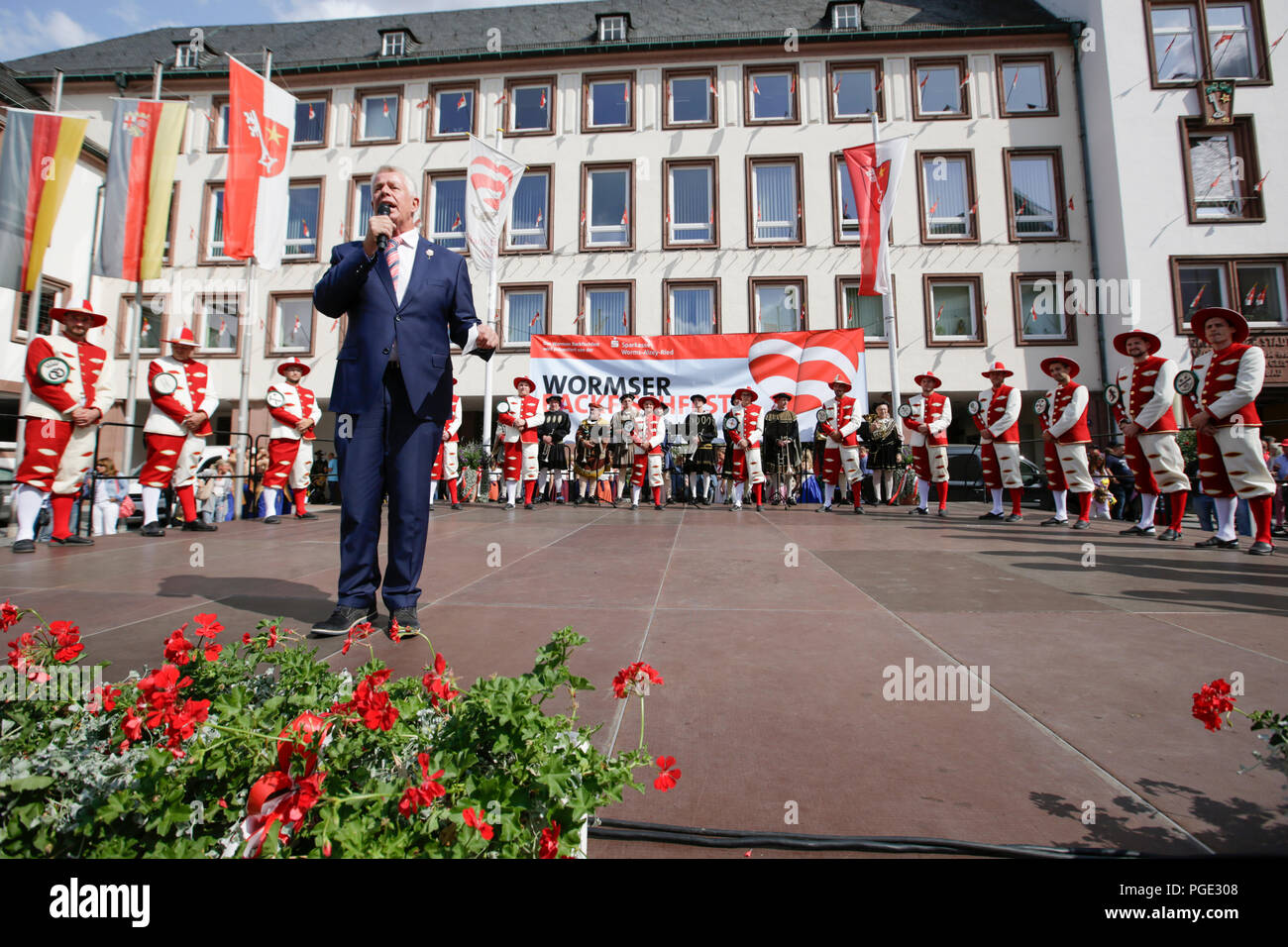 Worms, Germany. 25th Aug, 2018. The Lord Mayor of Worms Michael Kissel addresses the opening ceremony. The largest wine and funfair along the Rhine, the Backfischfest started in Worms with the traditional handing over of power from the Lord Mayor to the mayor of the fishermen's lea. The ceremony was framed by dances and music. Credit: Michael Debets/Pacific Press/Alamy Live News Stock Photo