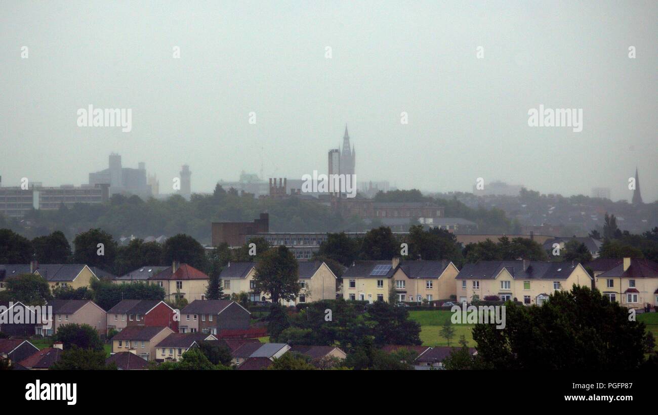 Glasgow, Scotland, UK. 26th  August, 2018. UK Weather Rain returns after yesterdays sunshine and as the day darkens the visibility drops and the city disappears leaving only the outline of prominent buildings in the west end of the town. Gerard Ferry/Alamy news Stock Photo