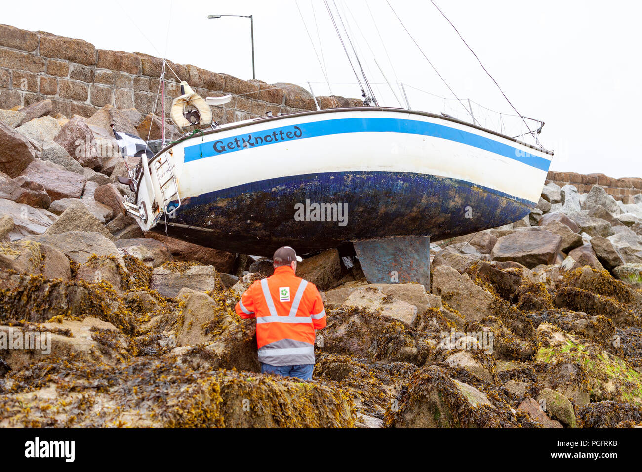 Penzance, Cornwall, UK. 26th August 2018. Man rescued by coastguard and RNLI as yacht is swept on to rocks in a storm.  Mike Newman/AlamyLiveNews Stock Photo