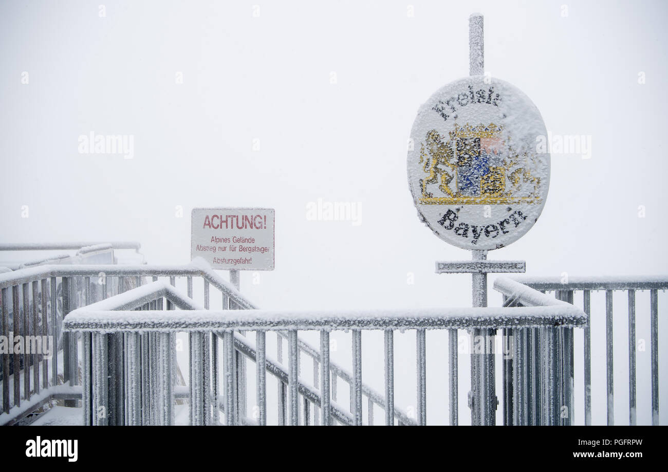 Grainau, Germany. 26th Aug, 2018. Snow and ice cover a sign on the summit of the Zugspitze with the inscription 'Free State of Bavaria'. Credit: Sven Hoppe/dpa/Alamy Live News Stock Photo