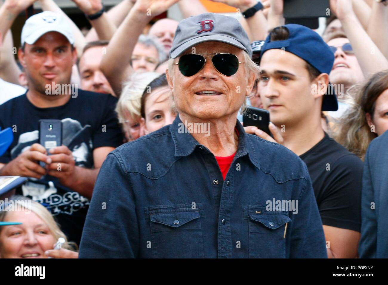 Eat, Deutschland. 24th Aug, 2018. Terence Hill - Premiere My name is Somebody - Two faeuste return, Kino Lichtburg, Essen, 23.08.2018 on the Red Carpet with Fans | usage worldwide Credit: dpa/Alamy Live News Stock Photo
