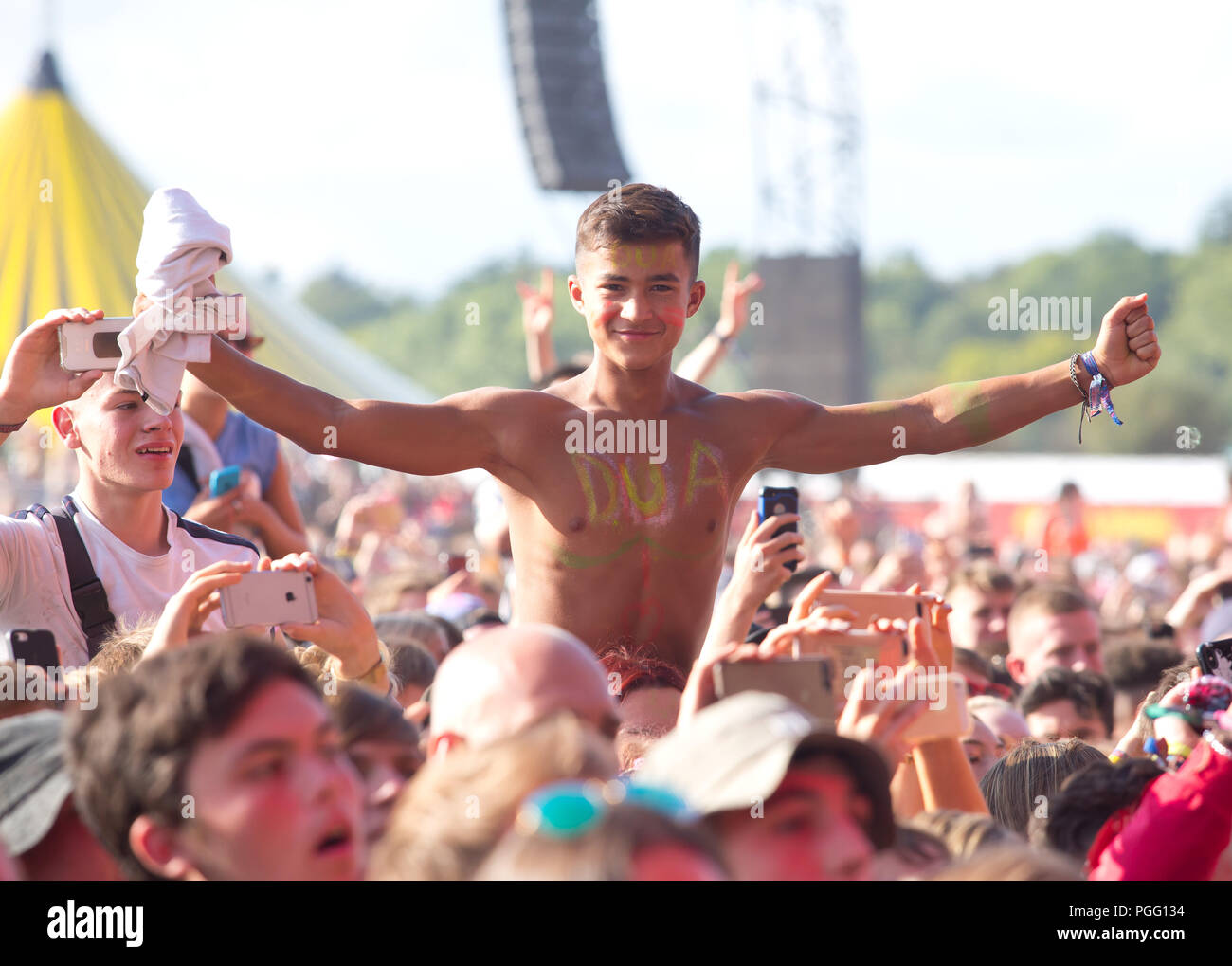 Dua lipa blond hi-res stock photography and images - Alamy