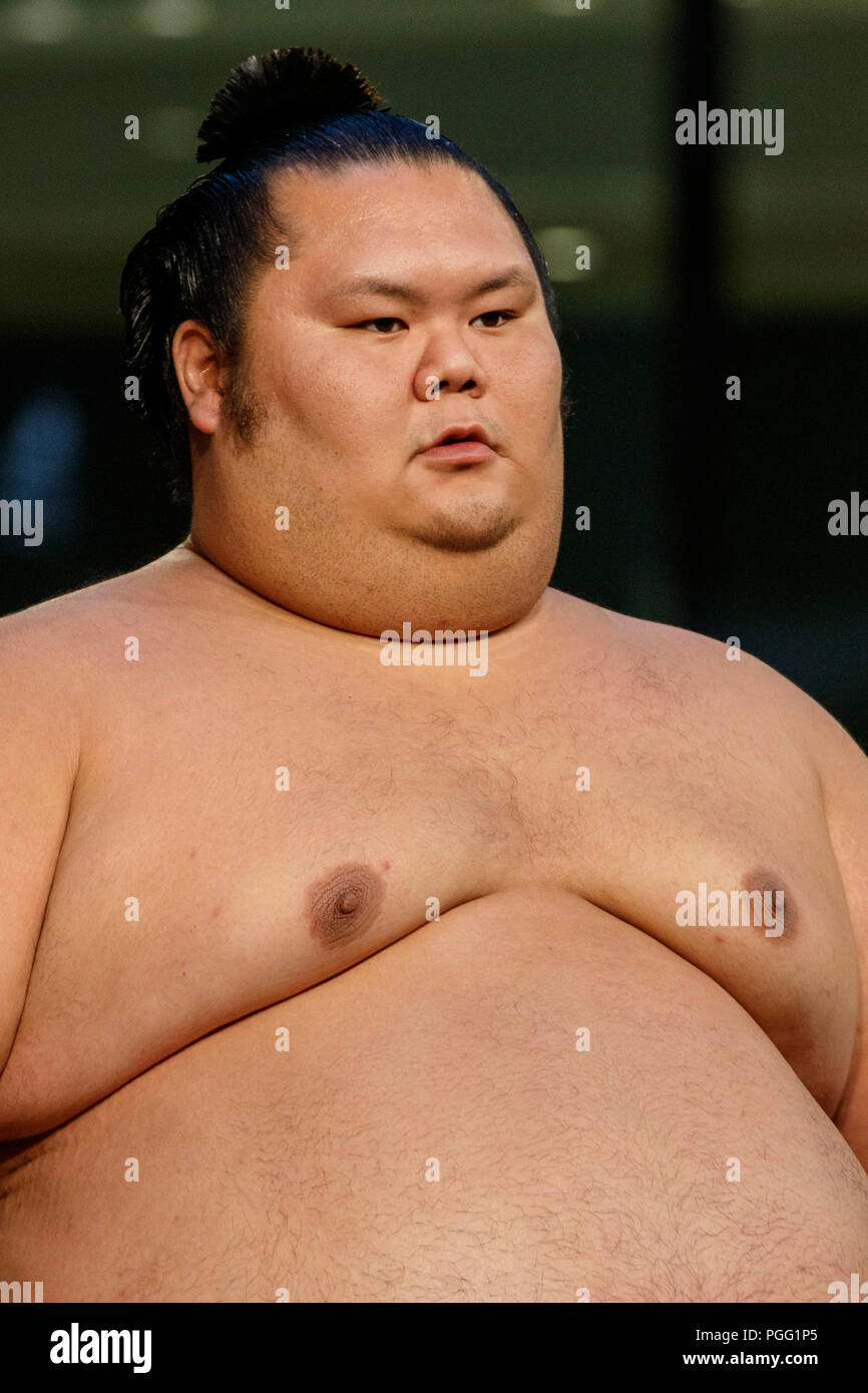 Tokyo, Japan. 26th Aug, 2018. Sumo wrestler Chiyomaru Kazuki participates in a special Grand Sumo Tournament ''Hakkiyoi KITTE'' held at the Tokyo KITTE commercial complex located in front of Tokyo Station on Tokyo, Japan. 26th Aug, 2018. Sumo wrestler Chiyomaru Kazuki participates in a special Grand Sumo Tournament ''Hakkiyoi KITTE'' held at the Tokyo KITTE commercial complex located in front of Tokyo Station on