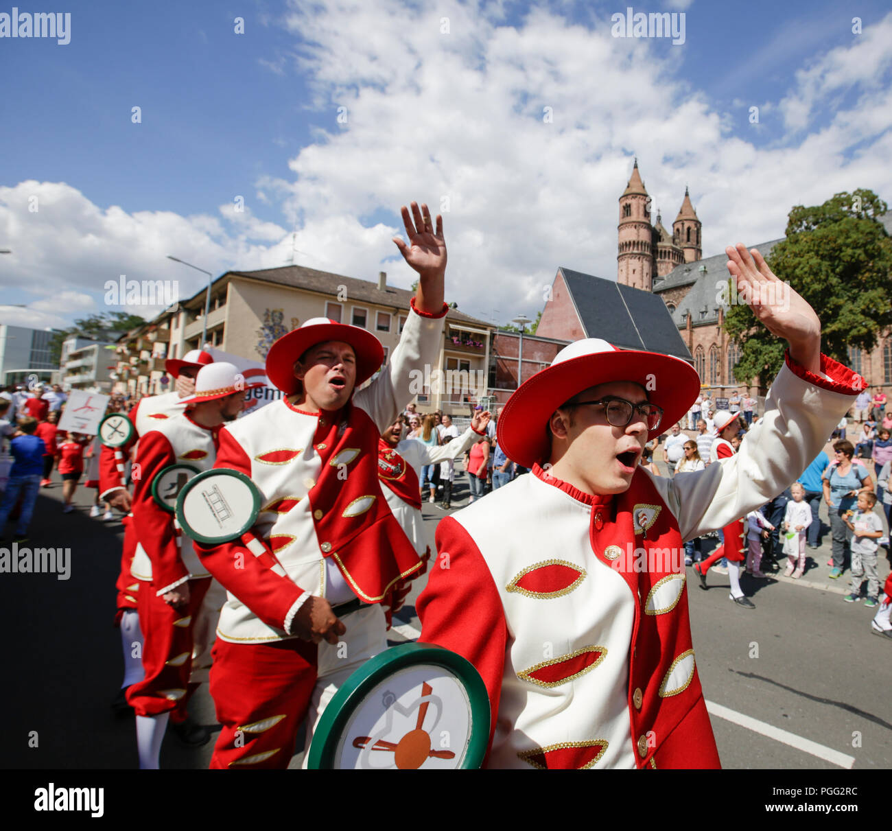 Worms, Germany. 26th August 2018. Journeymen march in the parade in traditional costume. The first highlight of the 2018 Backfischfest was the big parade through the city of Worms with over 70 groups and floats. Community groups, music groups and businesses from Worms and further afield took part. Credit: Michael Debets/Alamy Live News Stock Photo