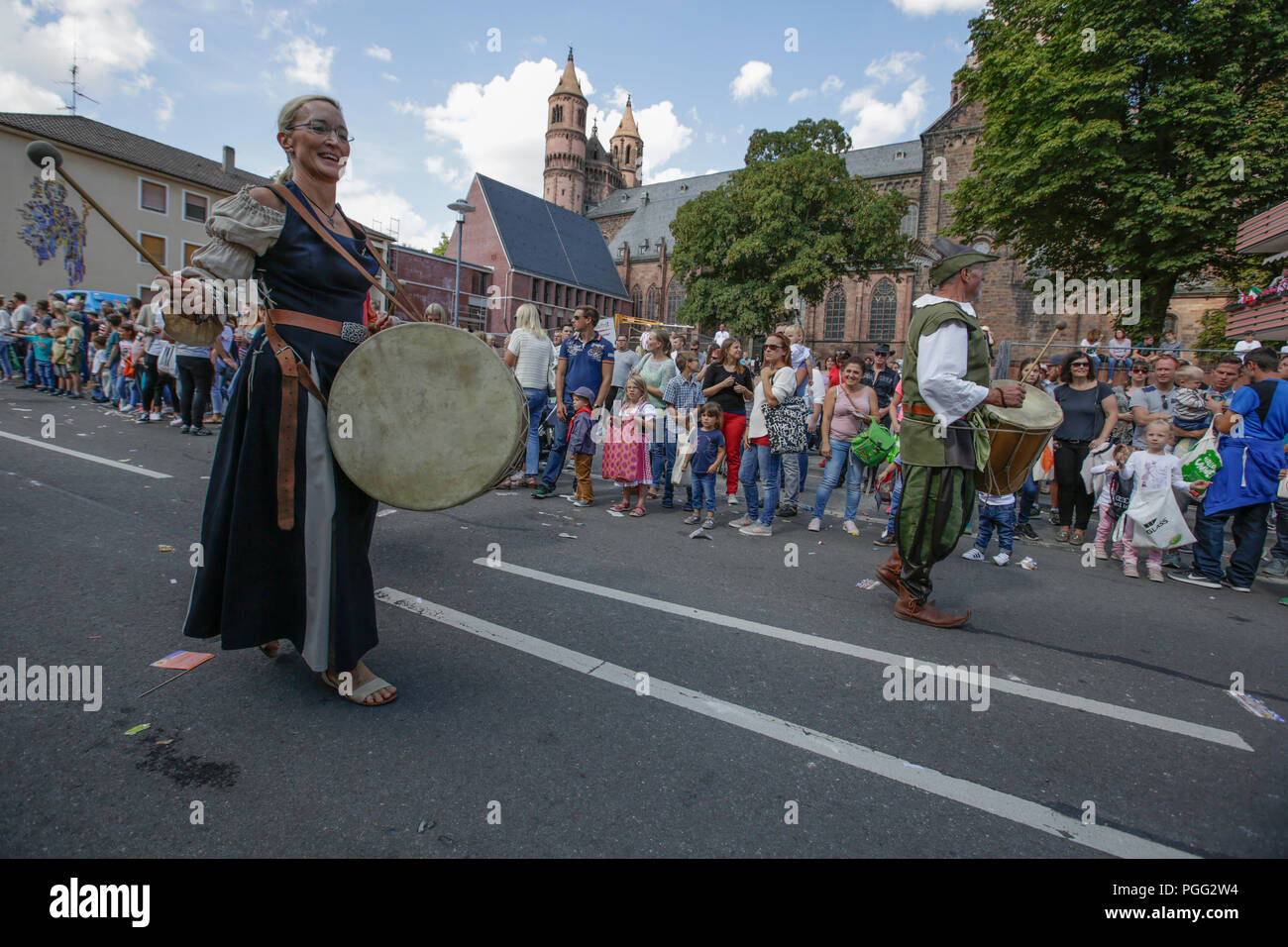 Worms, Germany. 26th August 2018. People in medieval costumes take part in the parade. The first highlight of the 2018 Backfischfest was the big parade through the city of Worms with over 70 groups and floats. Community groups, music groups and businesses from Worms and further afield took part. Credit: Michael Debets/Alamy Live News Stock Photo