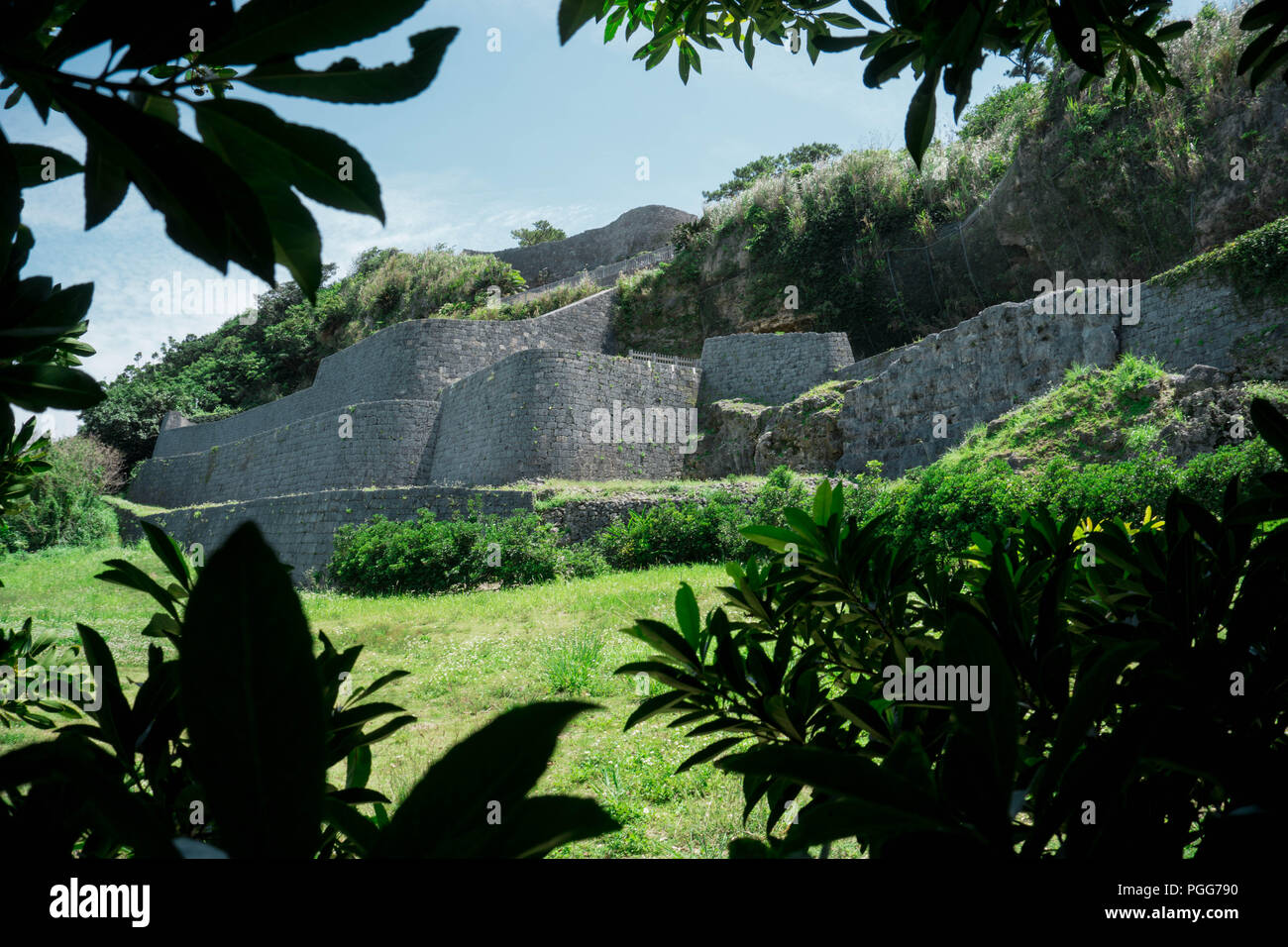 Burg Urasoe in der Hauptstadt Naha Stock Photo Alamy