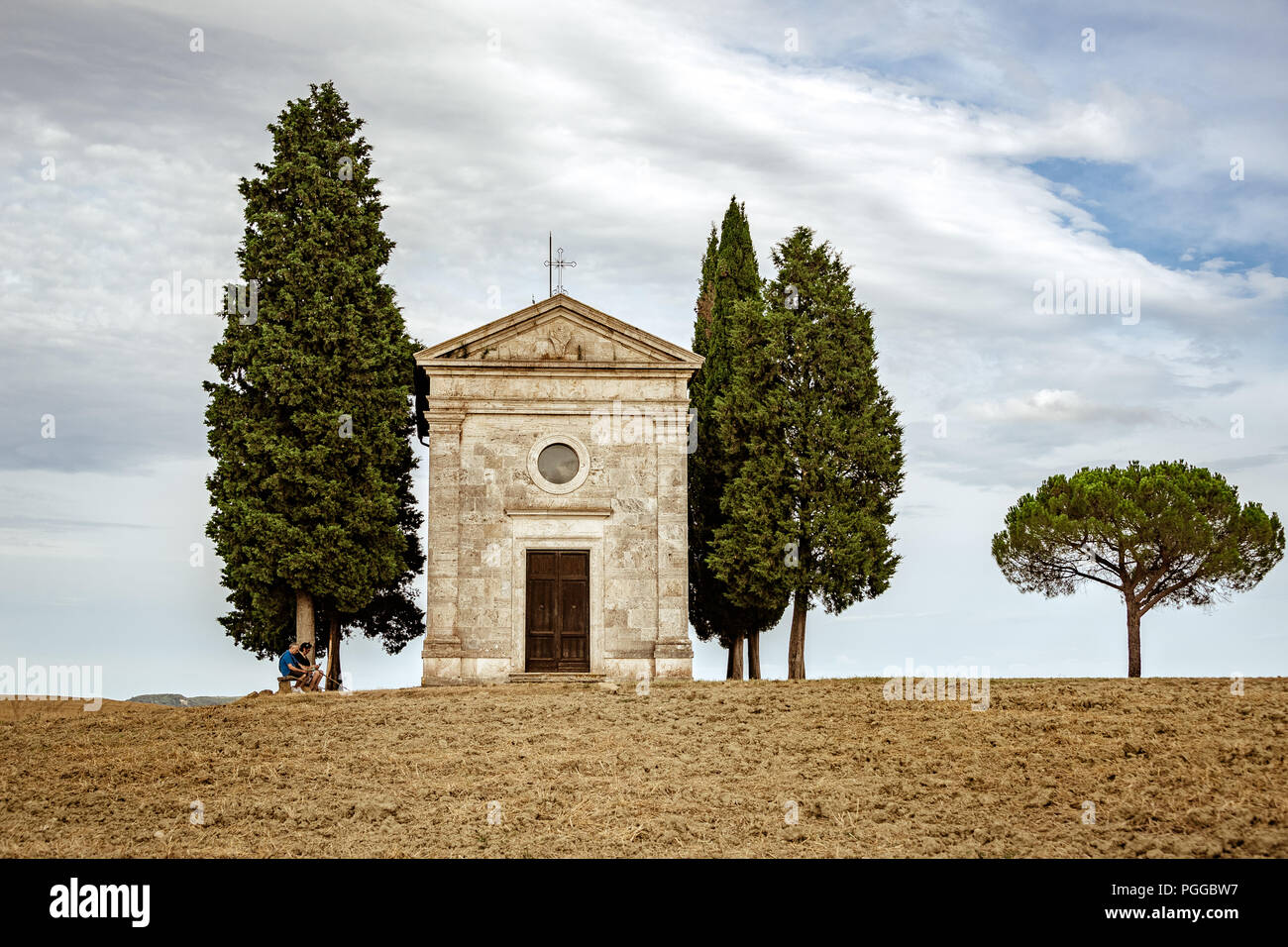 The Cappella della Madonna di Vitaleta, also known as Vitaleta Chapel, in the heart of the Tuscany, in the Val d'Orcia valley Stock Photo