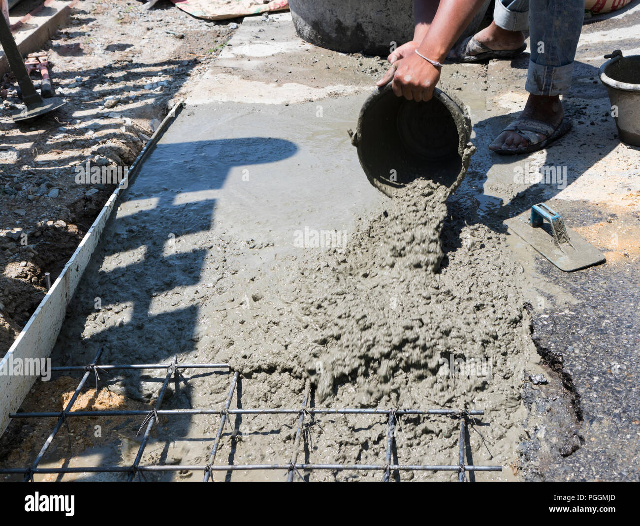 Steel wire mesh concrete floor hires stock photography and images Alamy