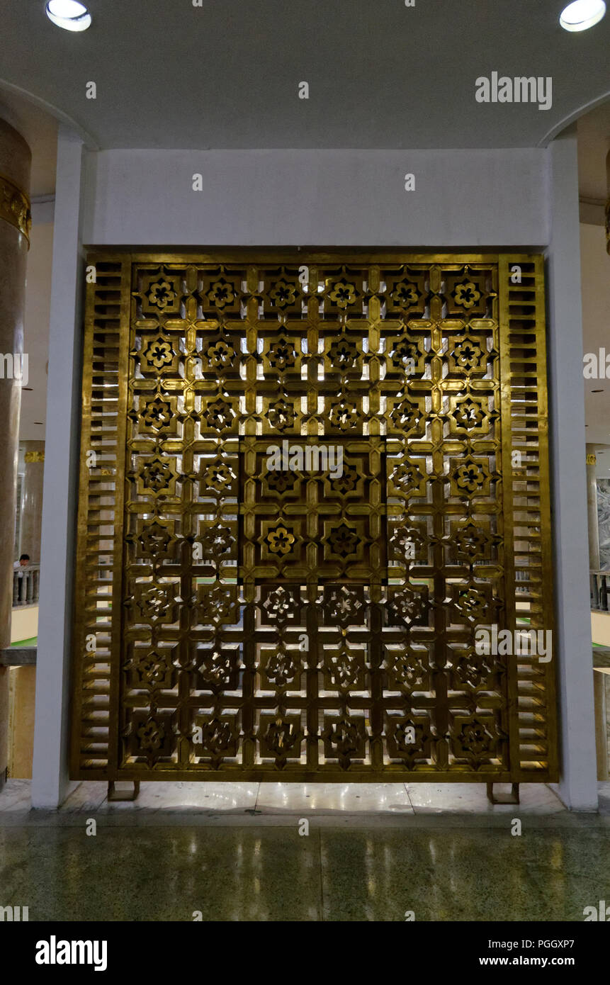 traditional Korean design feature in the Grand People's Study House