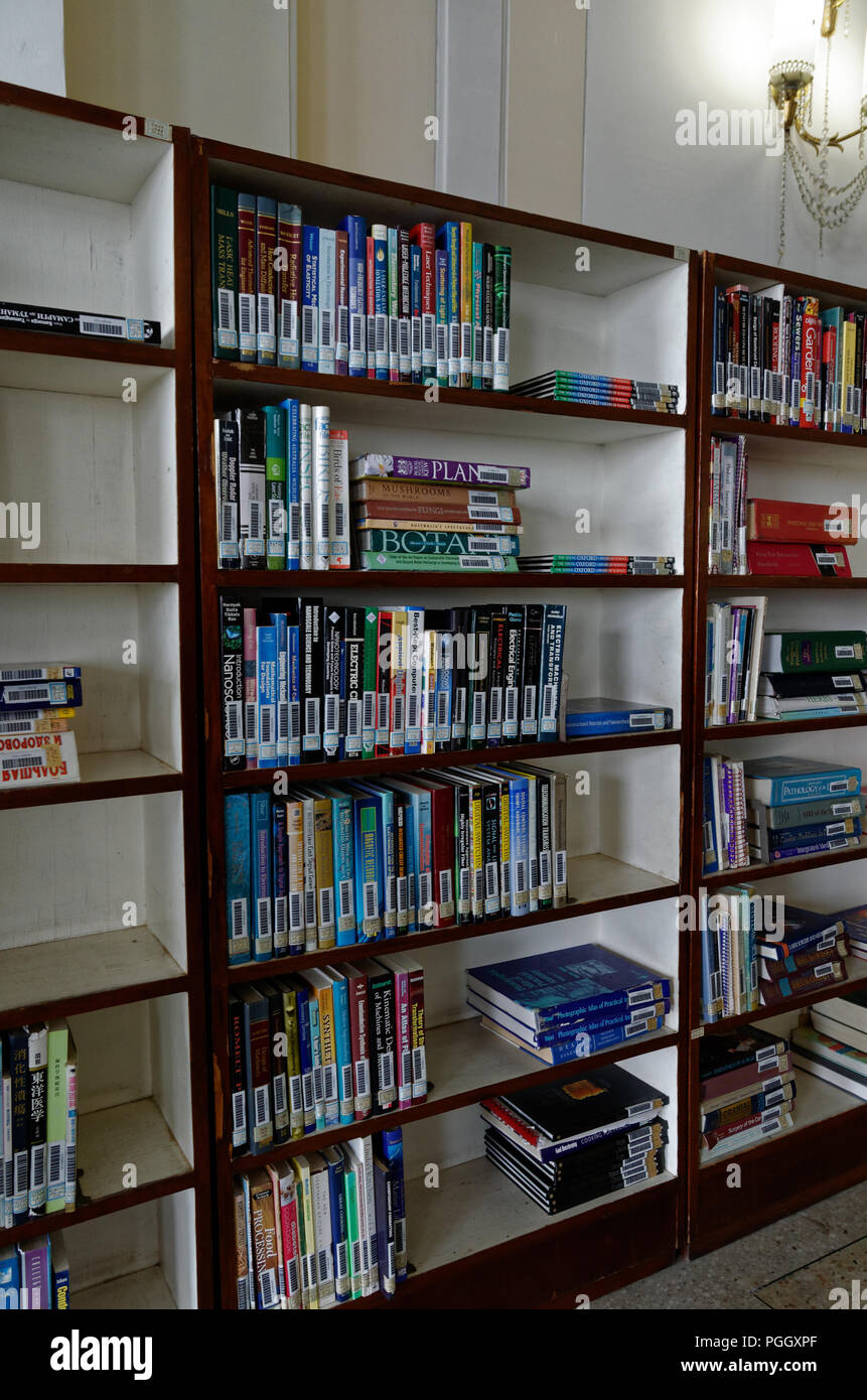Shelves of English language books, bookshelves, in the Grand People's
